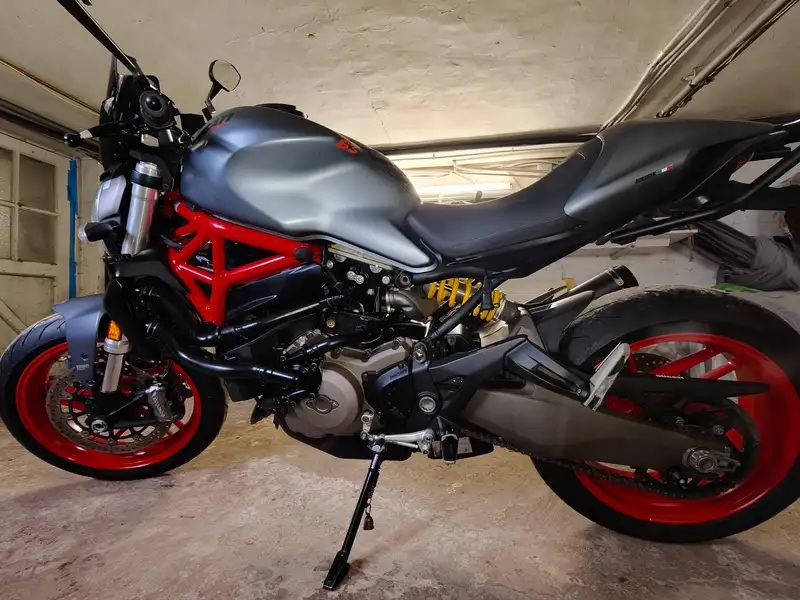 Ducati Monster 937