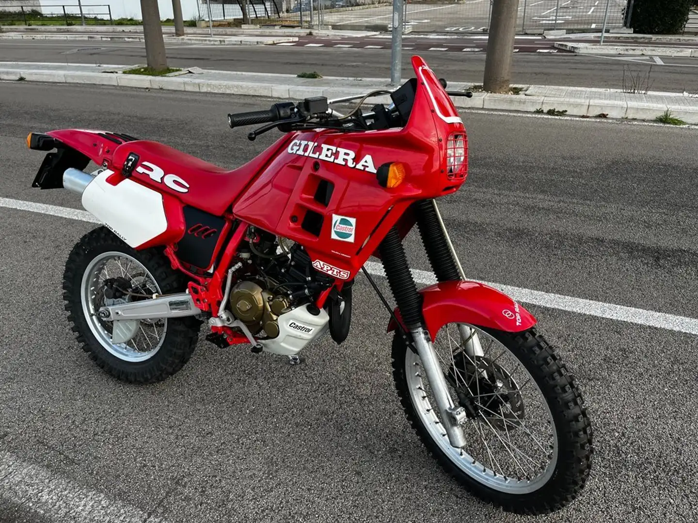 Gilera RC 600 Roşu - 1