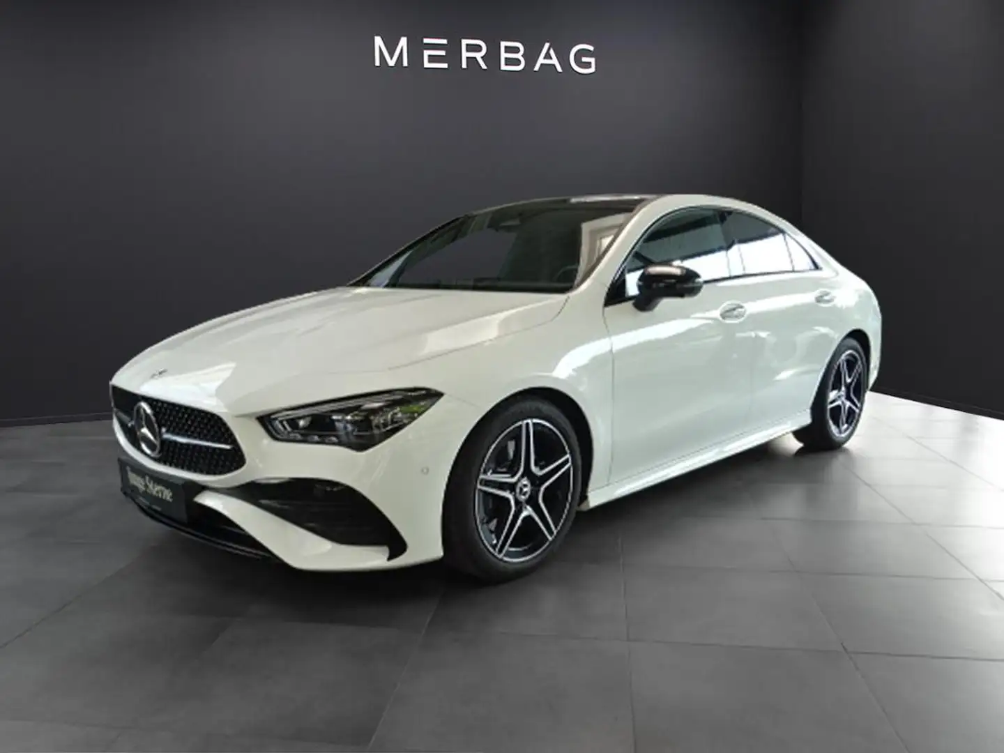 Mercedes-Benz CLA 220 4M *AMG Night Pano AHK Head Premium+ Wit - 2