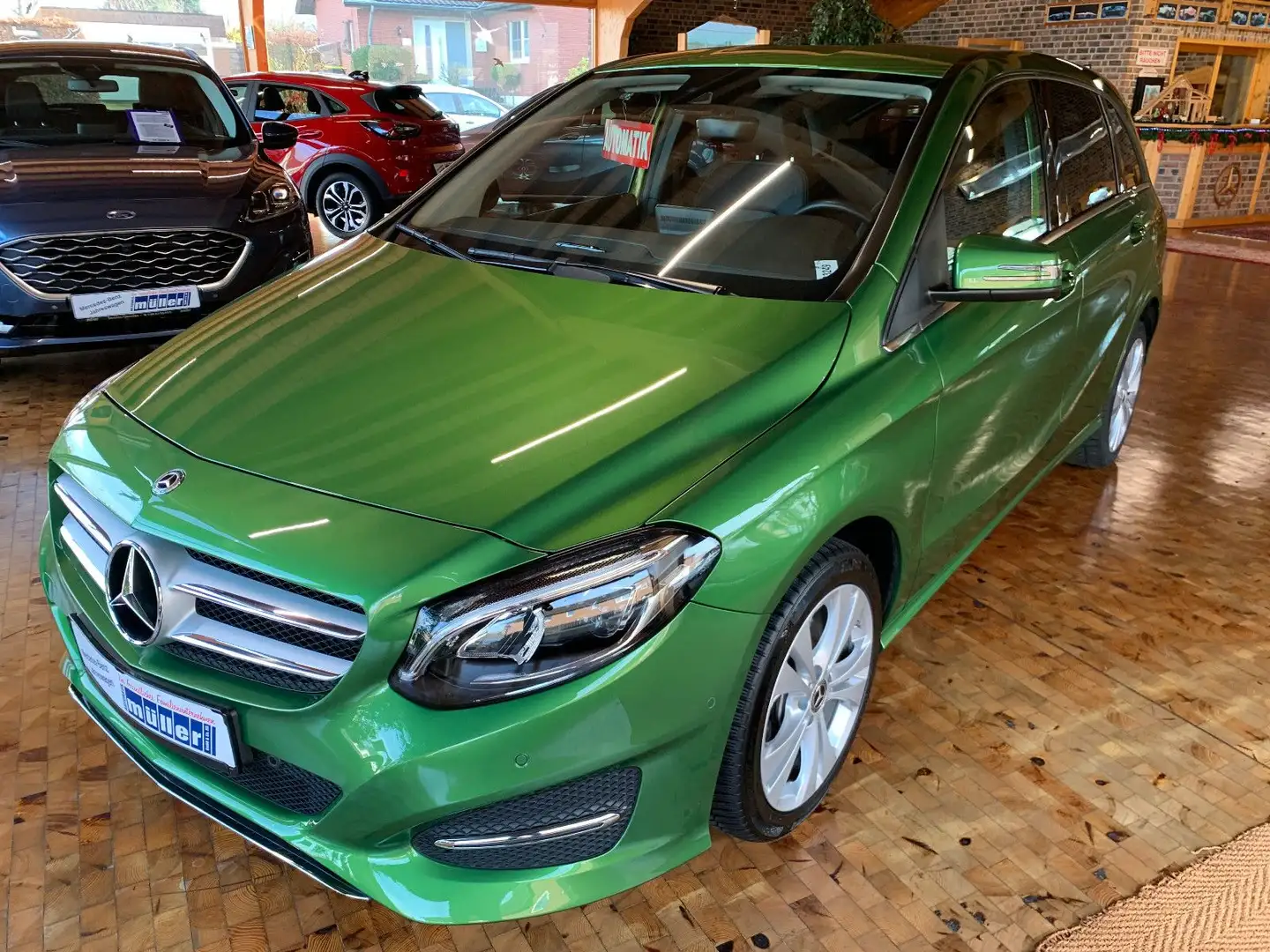 Mercedes-Benz B 180 Urban Aut. Standhzg. TWA Spurhalte-Ass. Grün - 2