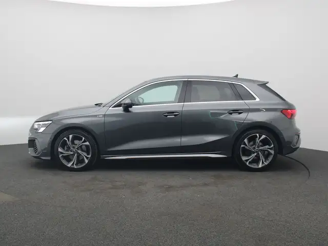 Audi A3 view 4