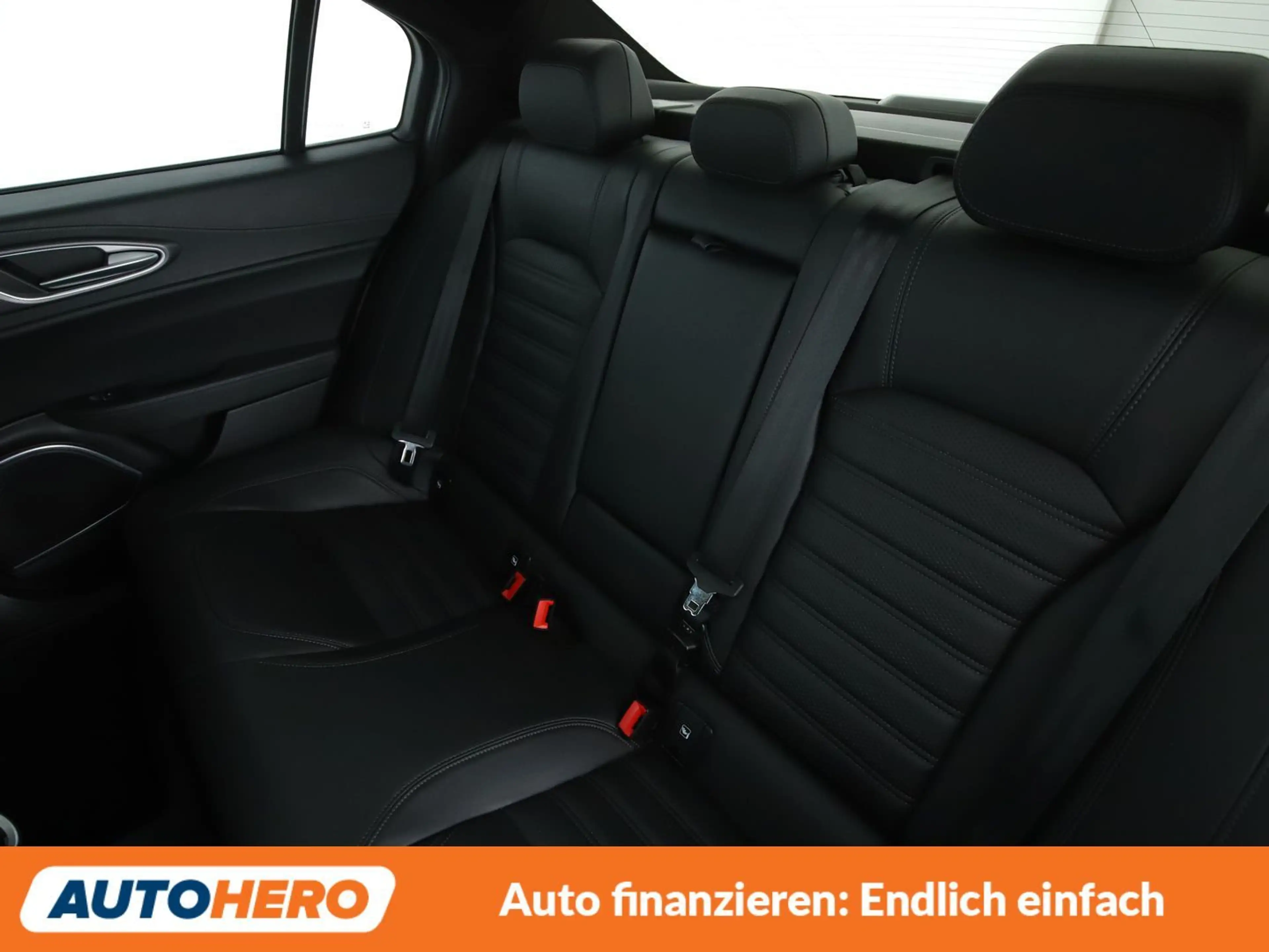 Alfa Romeo Giulia 2.0 Turbo Veloce Aut.*NAVI*BI-XENON*ACC*CAM*PDC* — photo 14