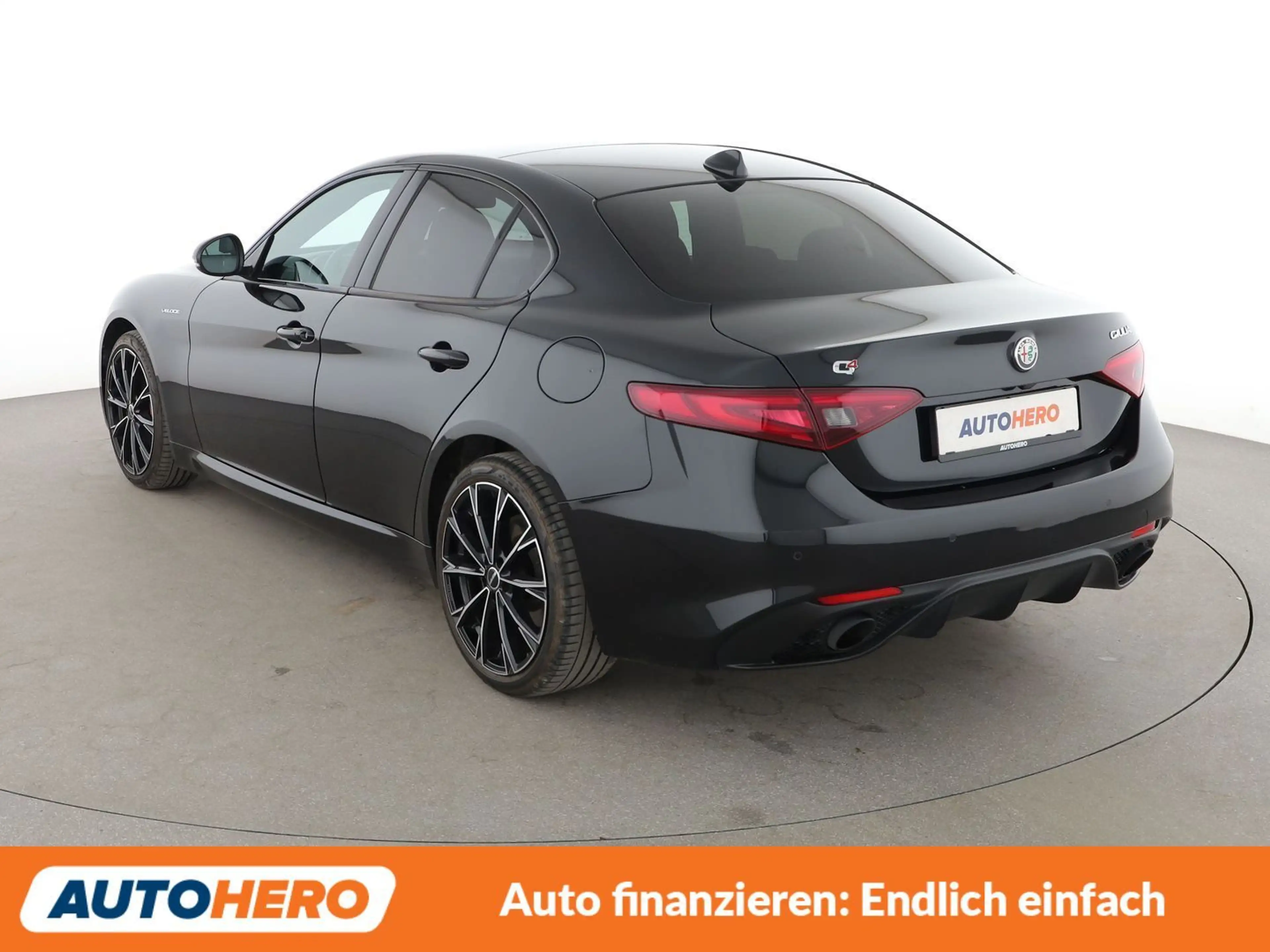 Alfa Romeo Giulia 2.0 Turbo Veloce Aut.*NAVI*BI-XENON*ACC*CAM*PDC* — photo 4