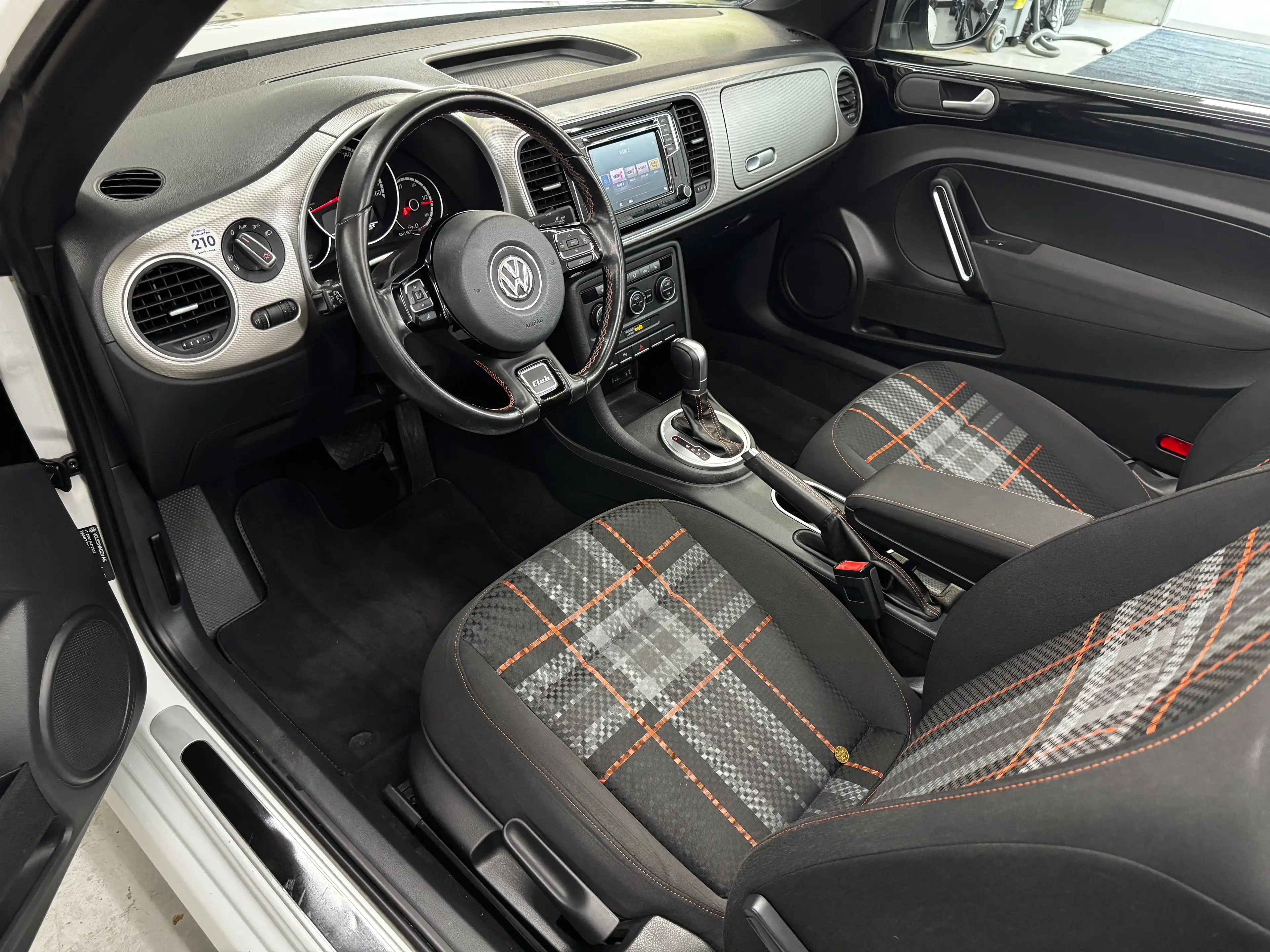Volkswagen Beetle Club BMT*Automatik* — photo 9