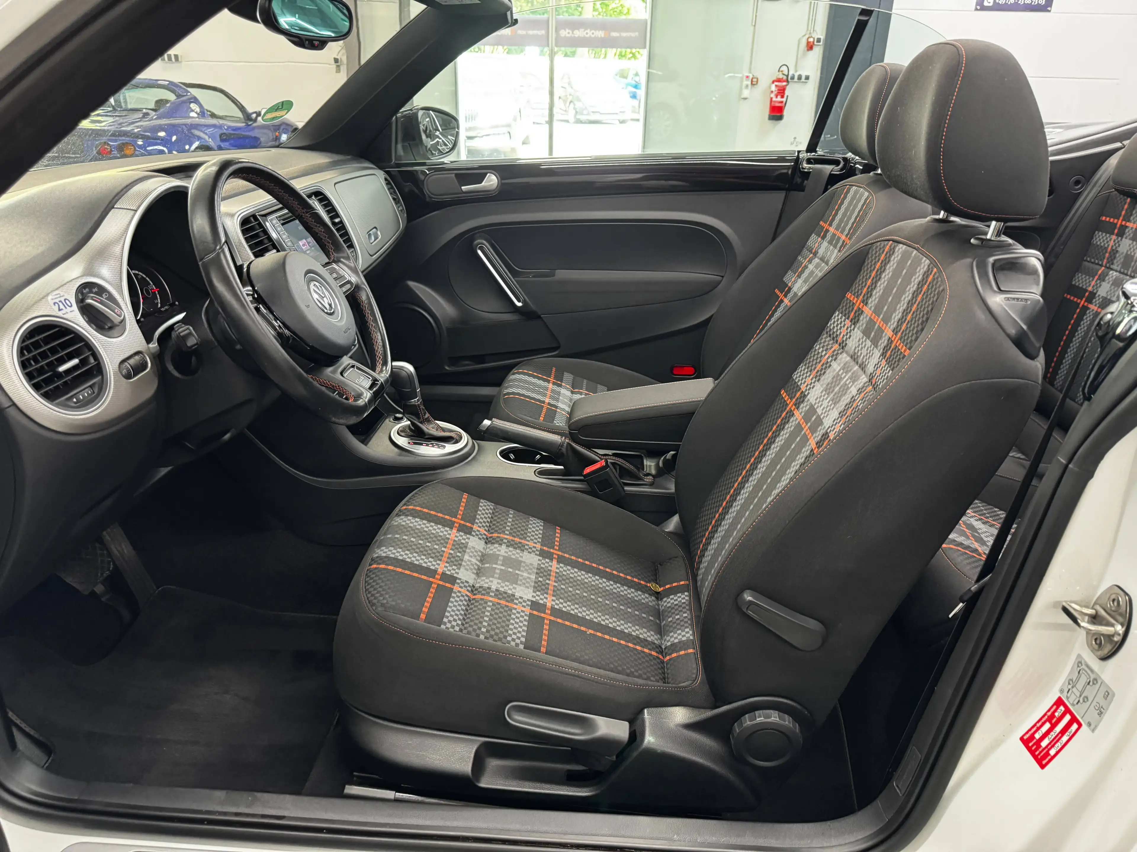 Volkswagen Beetle Club BMT*Automatik* — photo 11