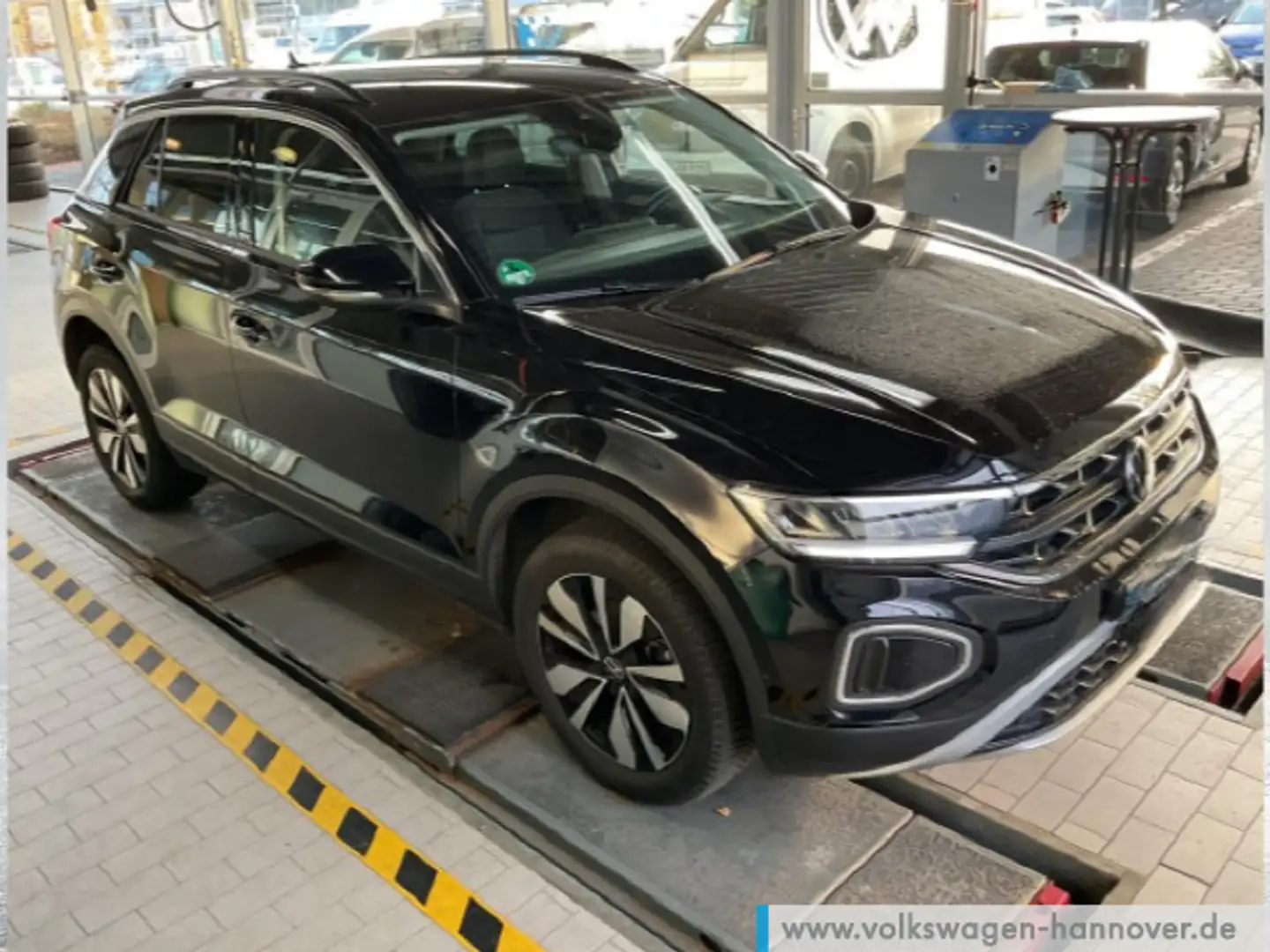 Volkswagen T-Roc 1.5 TSI DSG Move LED Navi PDC Schwarz - 2