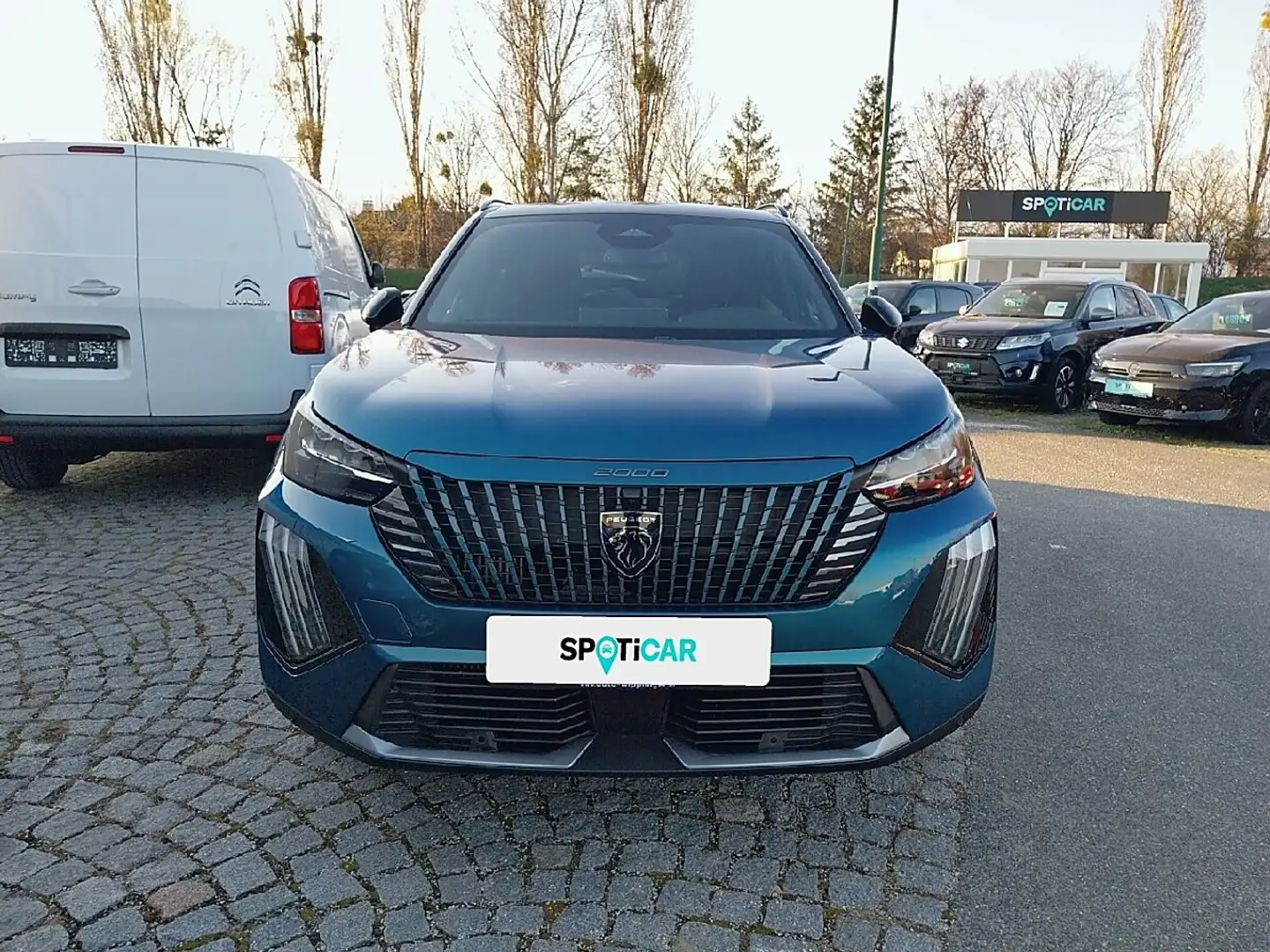 Peugeot 2008 Benzin 130 GT EAT8 Blau - 2