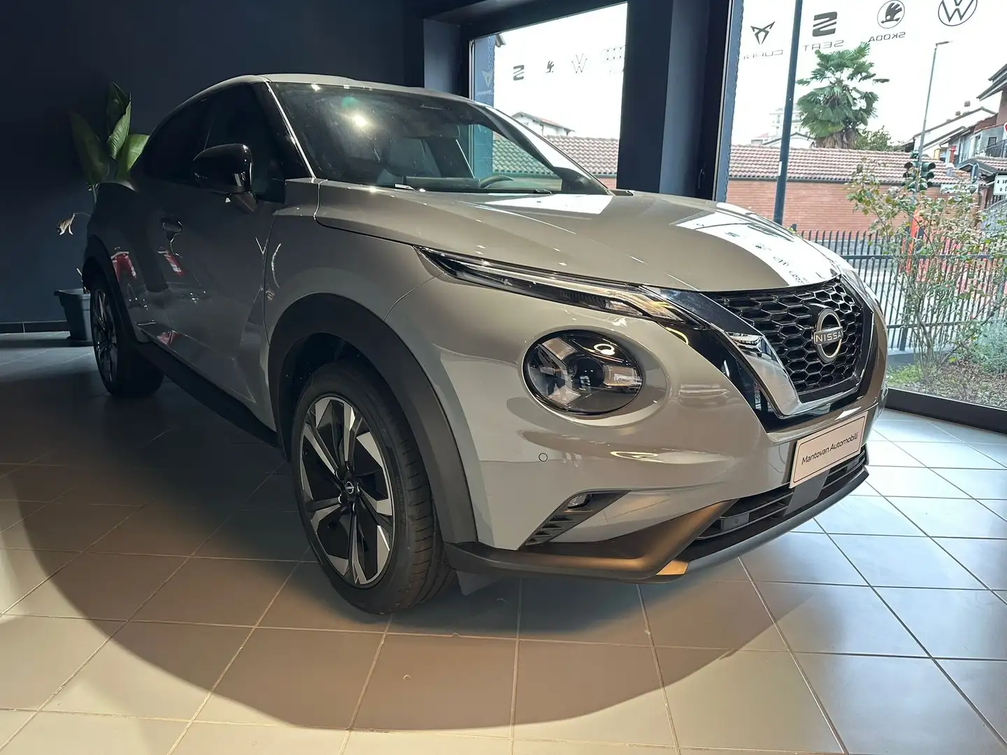 Nissan Juke 1.0 dig-t N-Connecta 114cv CERCHI 19 UFFICIALE ITA Grigio - 2