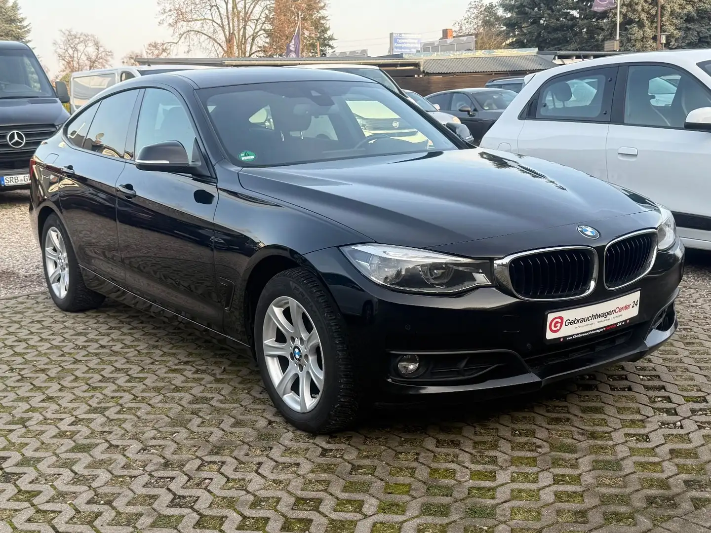 BMW 320 D Gran Turismo Advantage, LED, Head-UP Zwart - 2