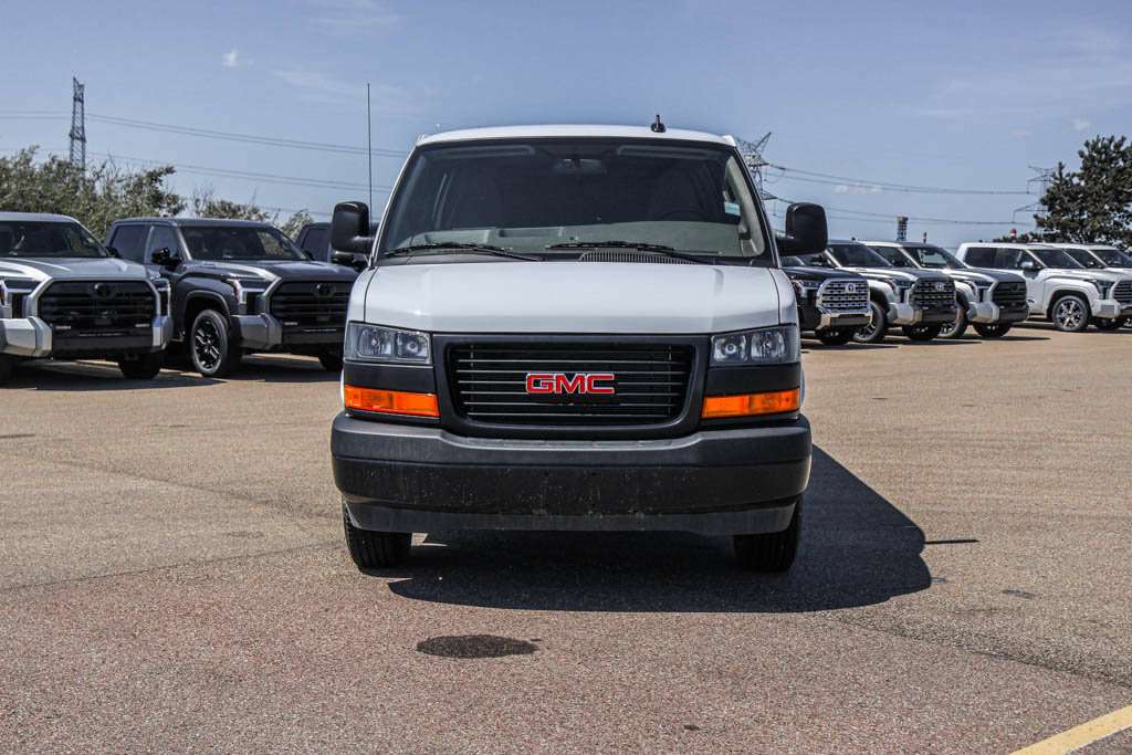 2025 GMC Savana 3500