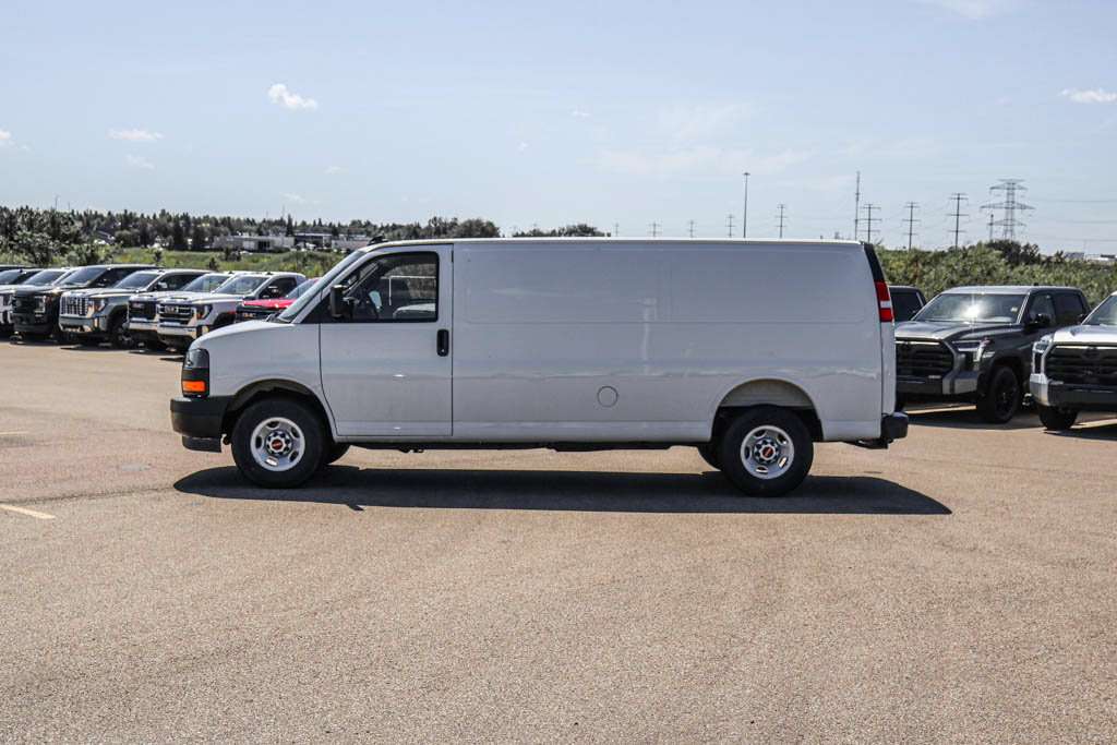 2025 GMC Savana 3500