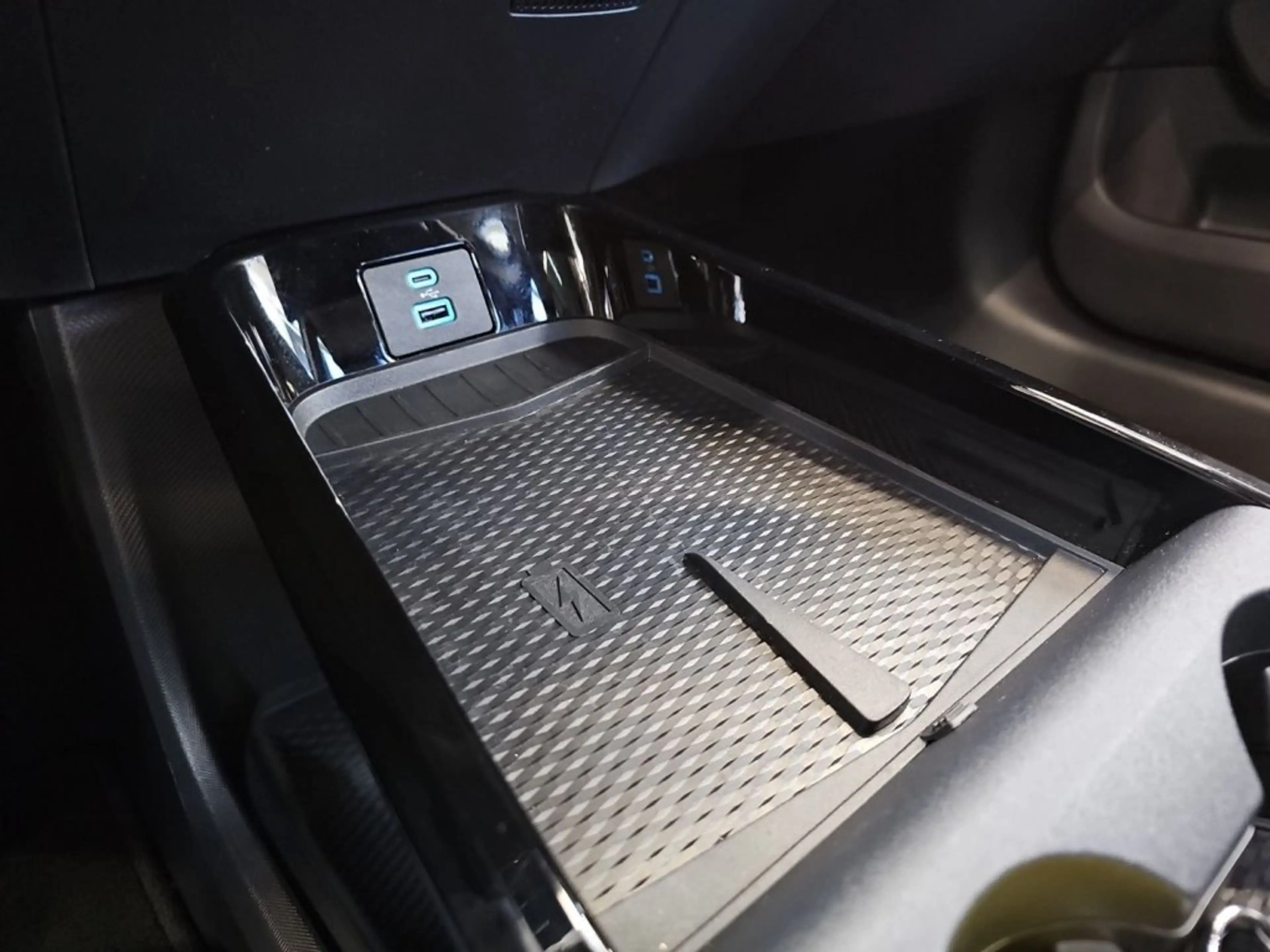 Ford Mustang Mach-E Elektro 70kWh Standard Range — photo 14