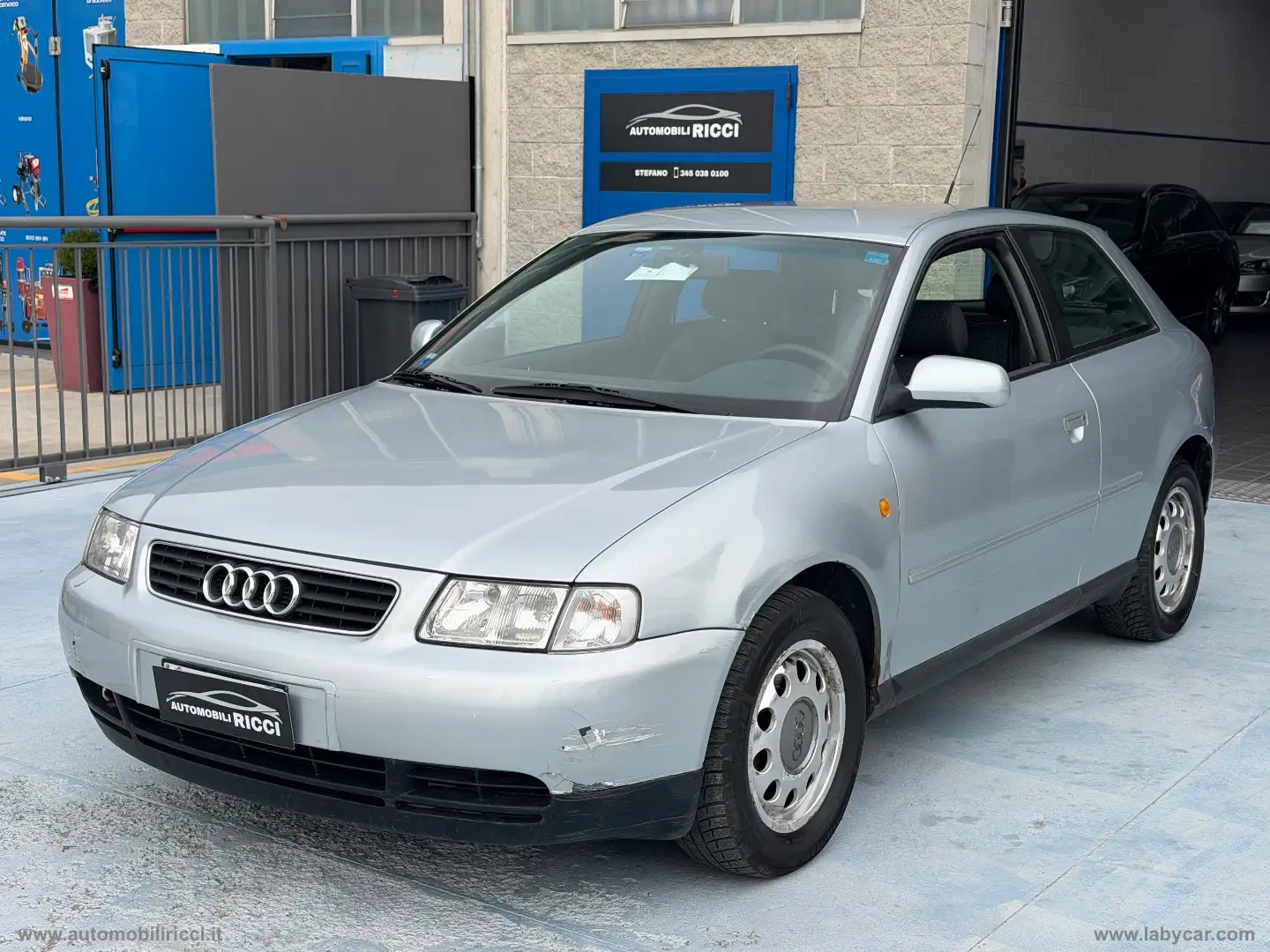Audi A3 1.8 20V 3p. Attraction Grau - 1