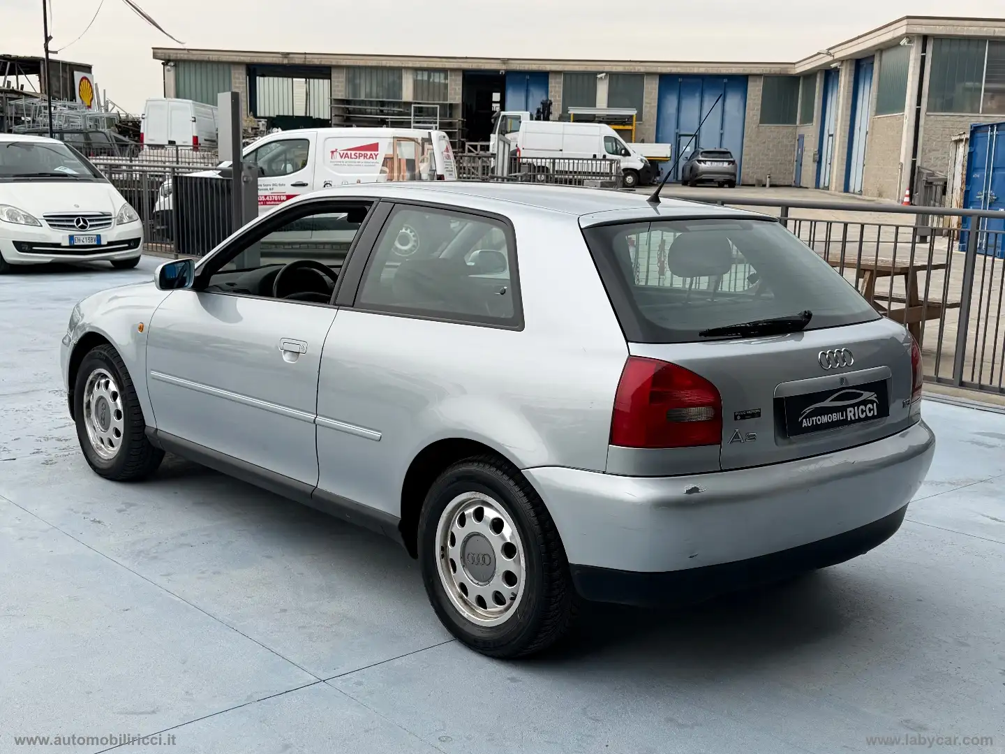 Audi A3 1.8 20V 3p. Attraction Grijs - 2