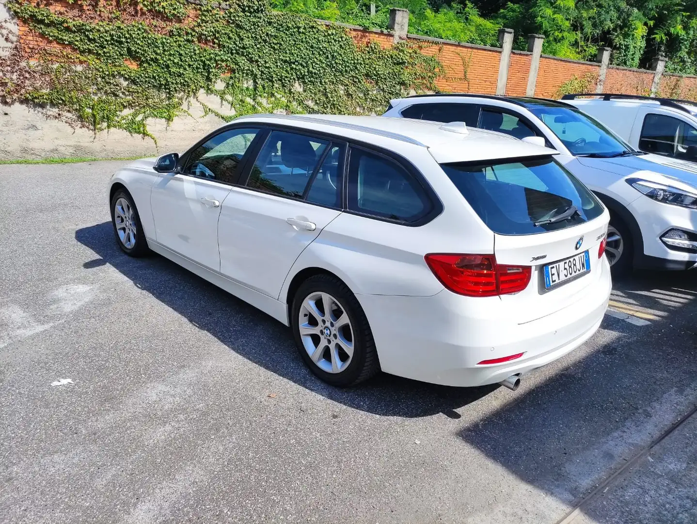 BMW 320 Serie 3 Touring 320d Touring xdrive Business auto Weiß - 2