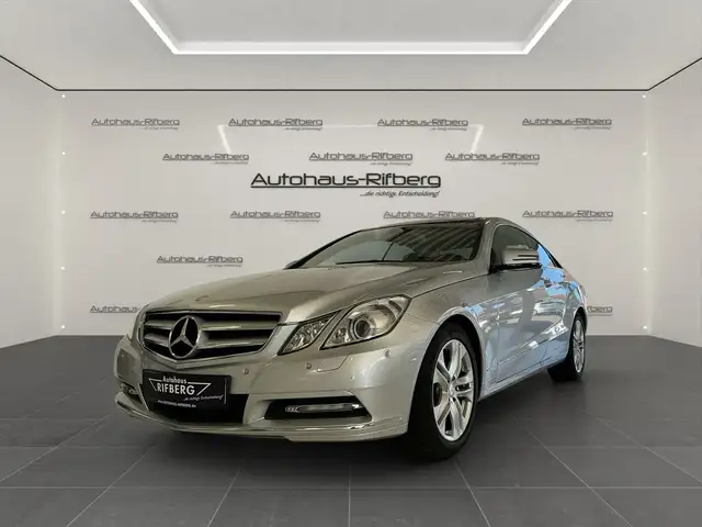 Mercedes-Benz E 350 CDI COUPE ELEGANCE/AUT/COMAND/PANO/18Z/TEM