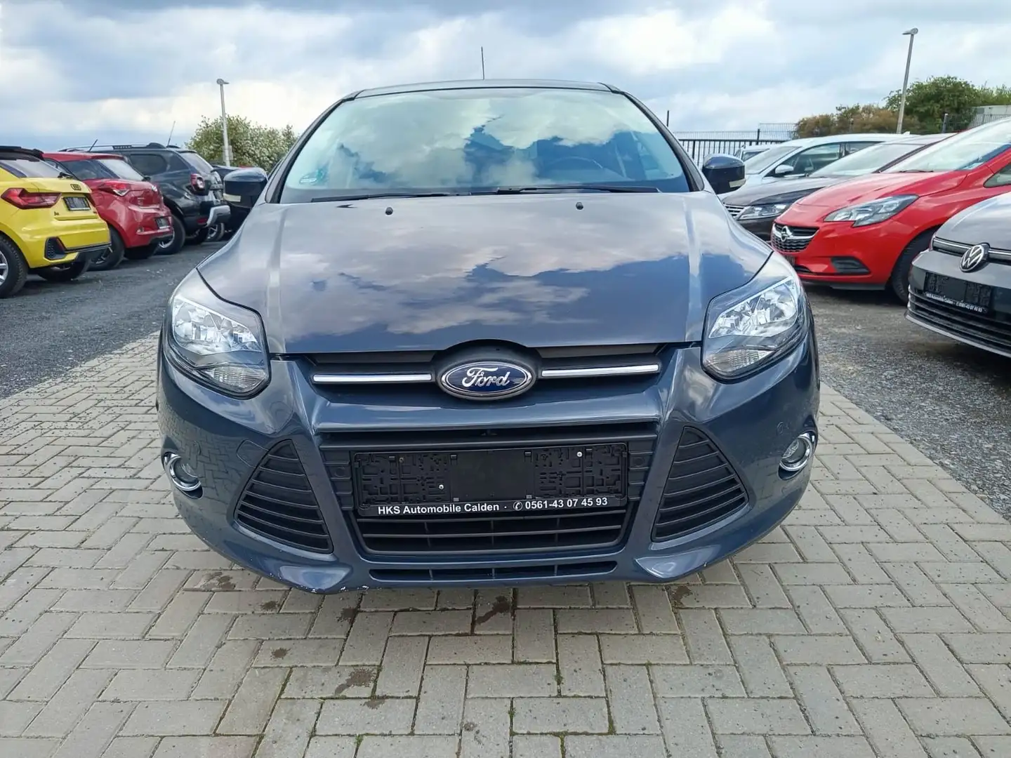 Ford Focus Lim. Champions Edition Grau - 2