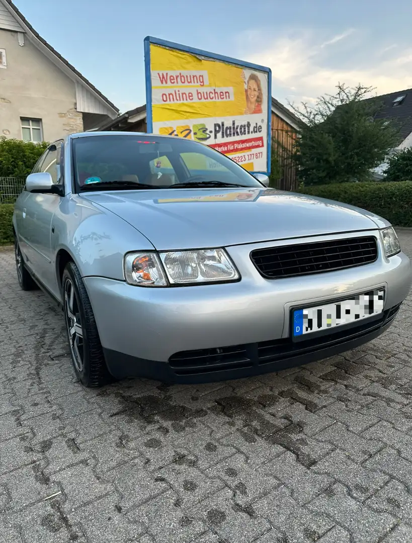 Audi A3 1.6 Ambiente Silber - 1