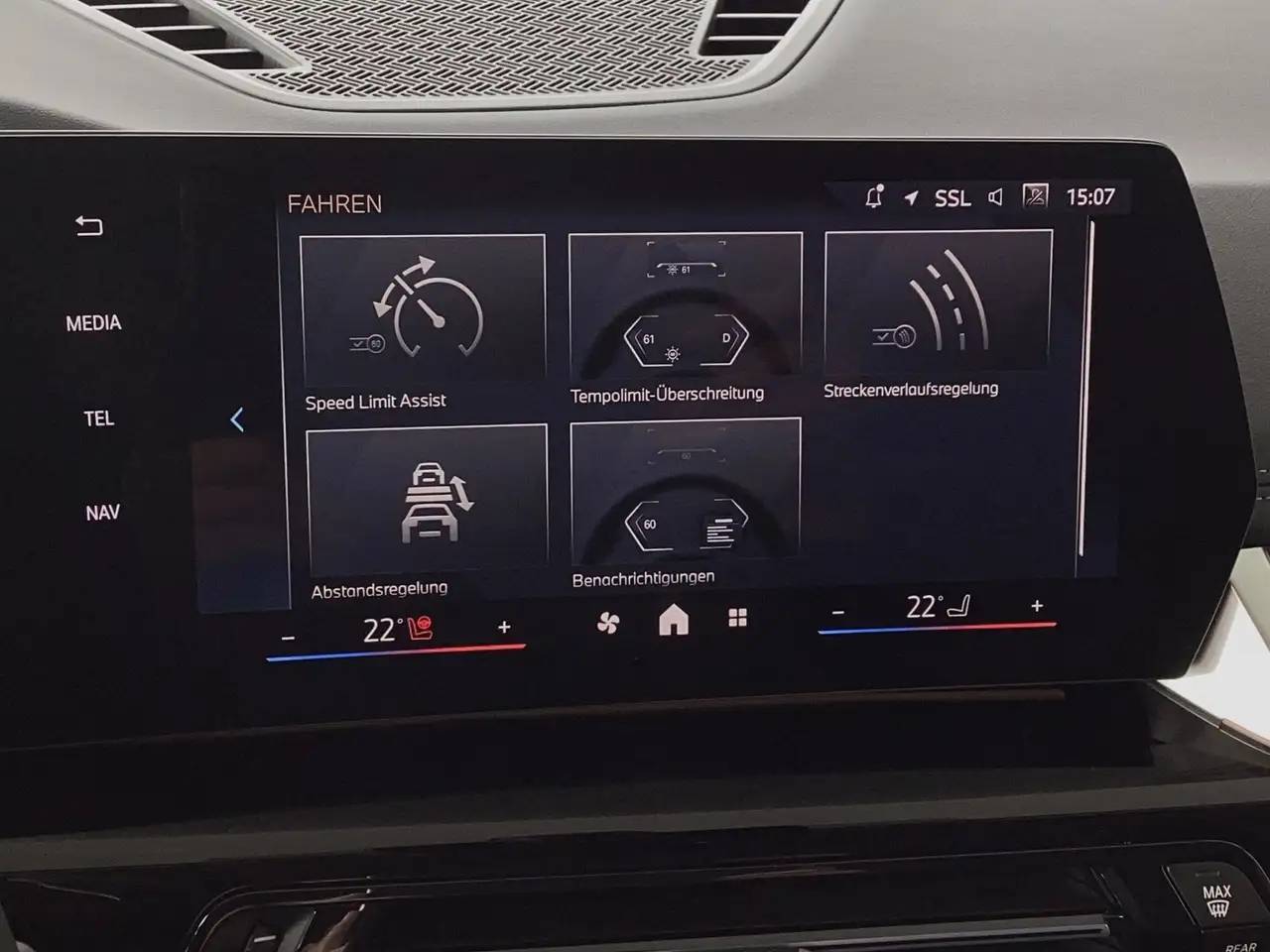 BMW X1 sDrive18i xLine LED ACC 360° HUD AHK Pano H/K 13