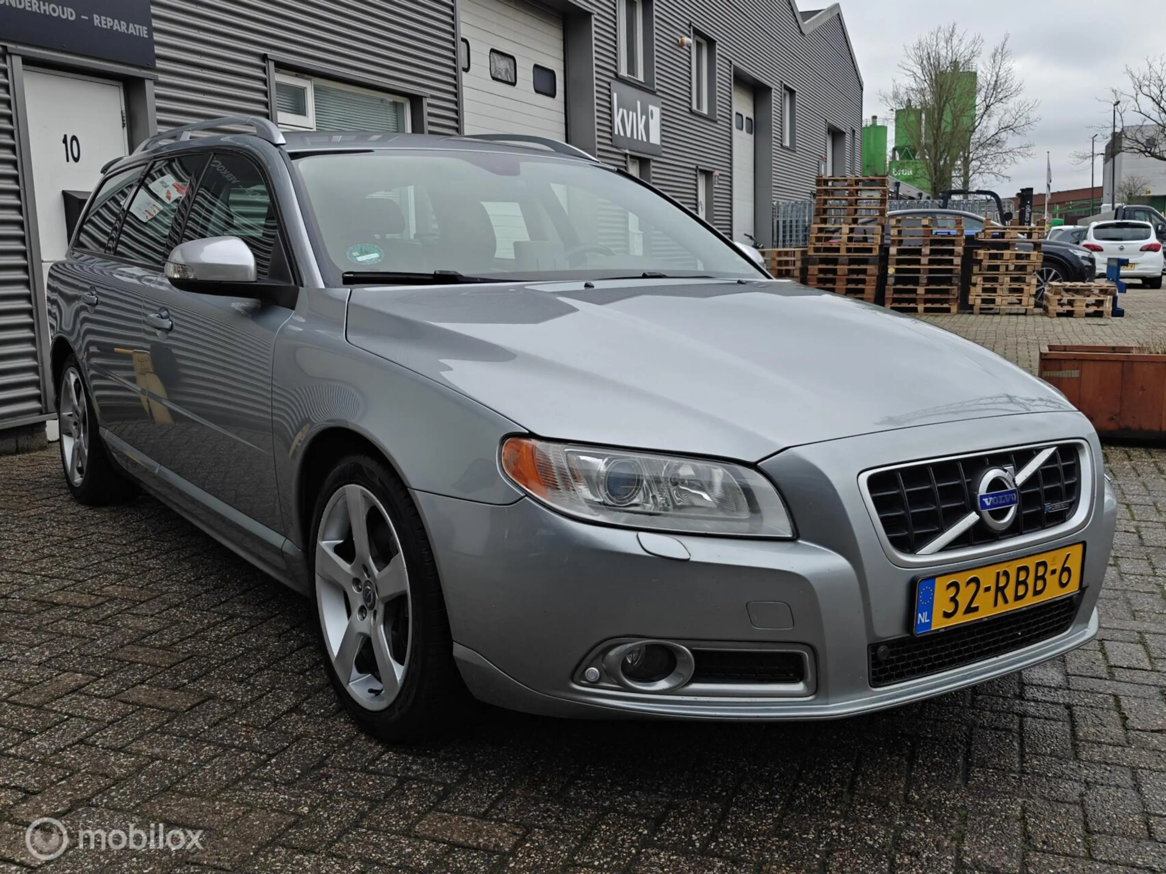 Volvo V70 2.0T 203pk H6 R-Edition Navi Volleder Trekhaak PDC — photo 3