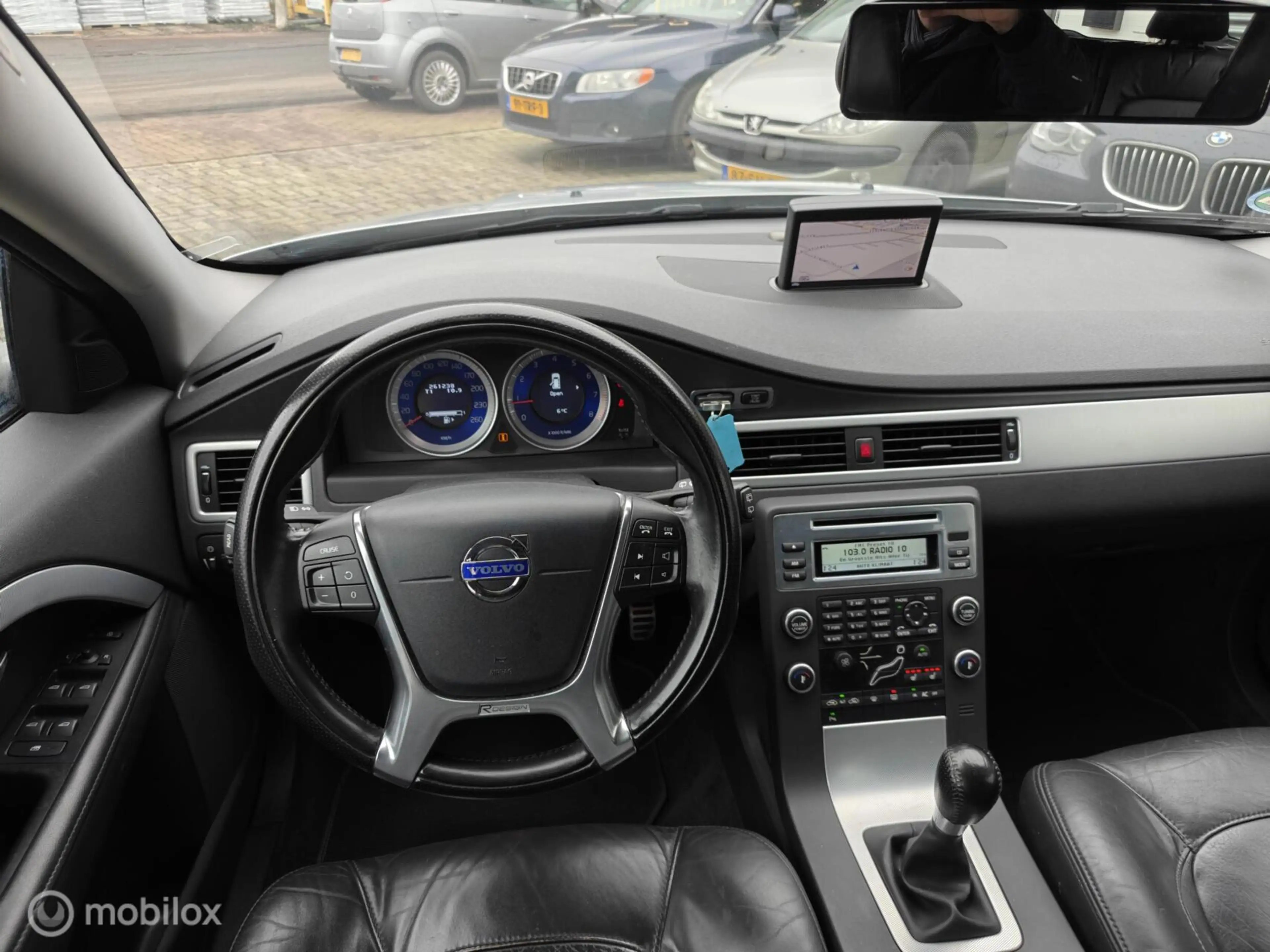 Volvo V70 2.0T 203pk H6 R-Edition Navi Volleder Trekhaak PDC — photo 14