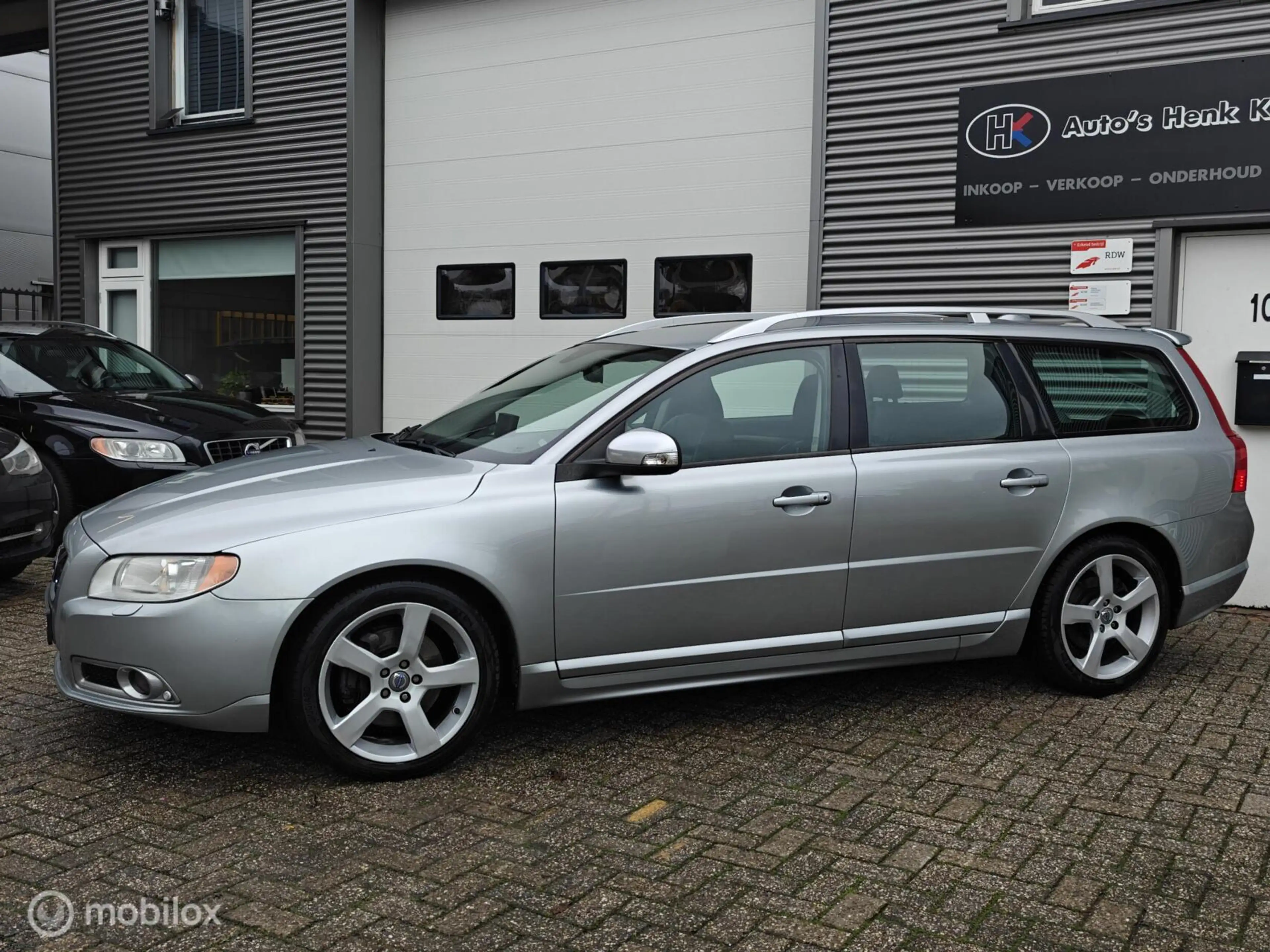 Volvo V70 2.0T 203pk H6 R-Edition Navi Volleder Trekhaak PDC — photo 10