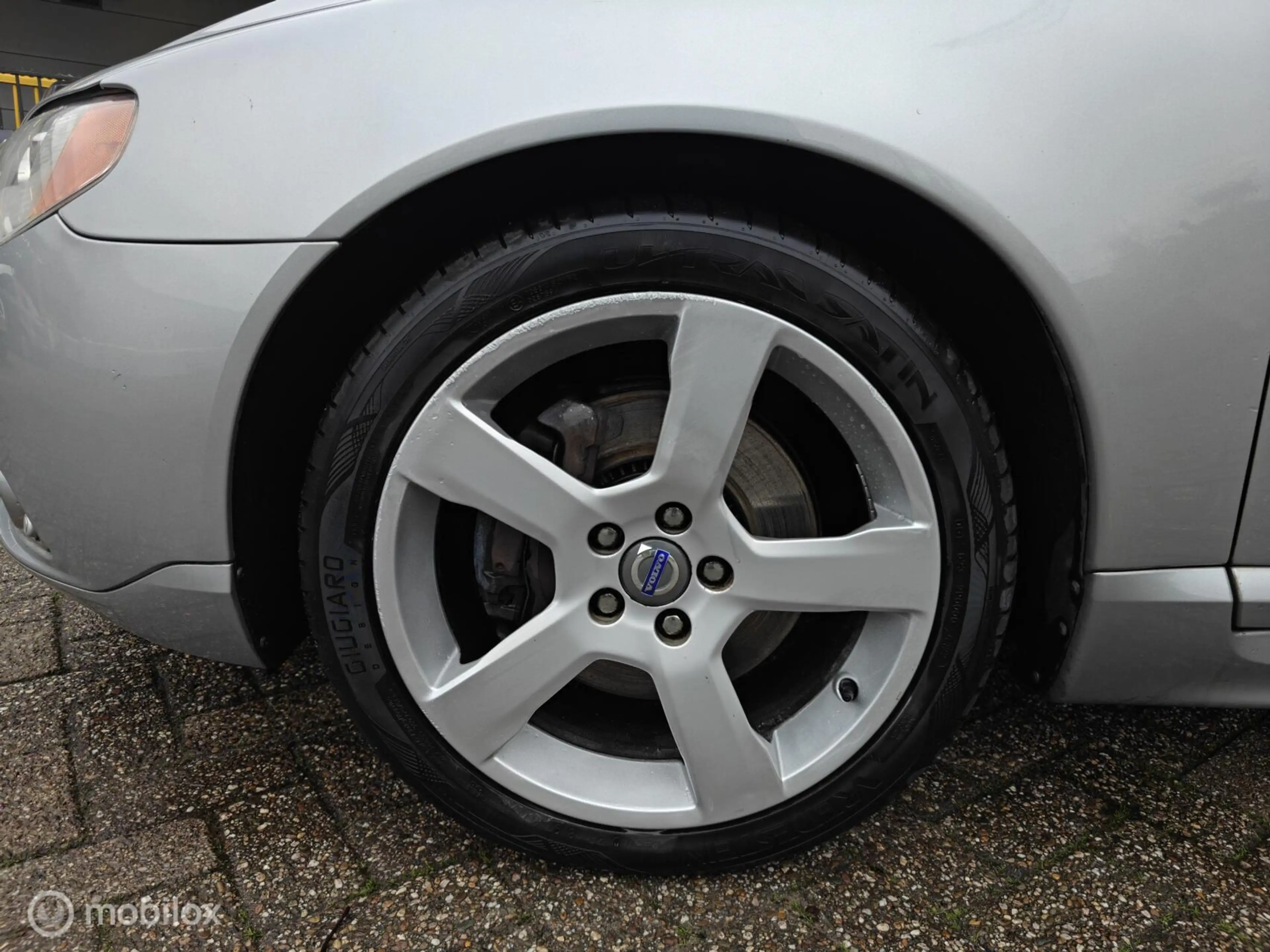 Volvo V70 2.0T 203pk H6 R-Edition Navi Volleder Trekhaak PDC — photo 11