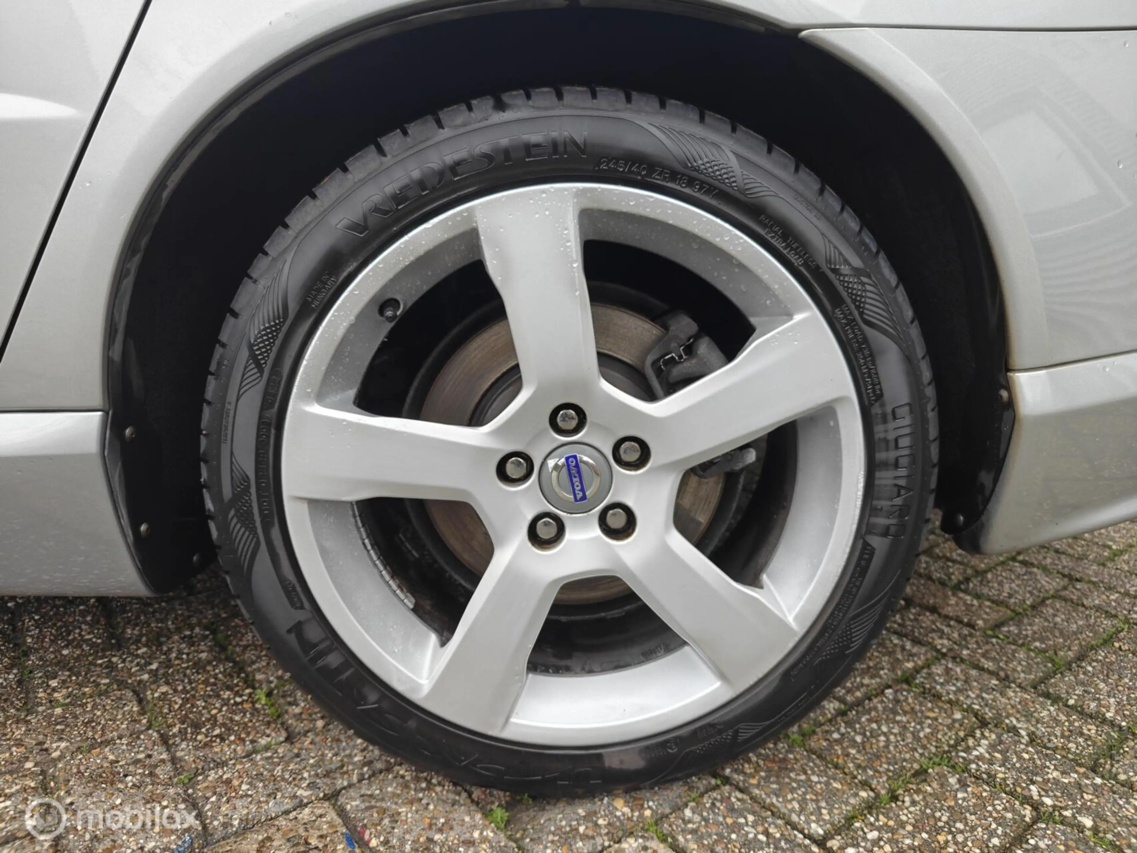 Volvo V70 2.0T 203pk H6 R-Edition Navi Volleder Trekhaak PDC — photo 12