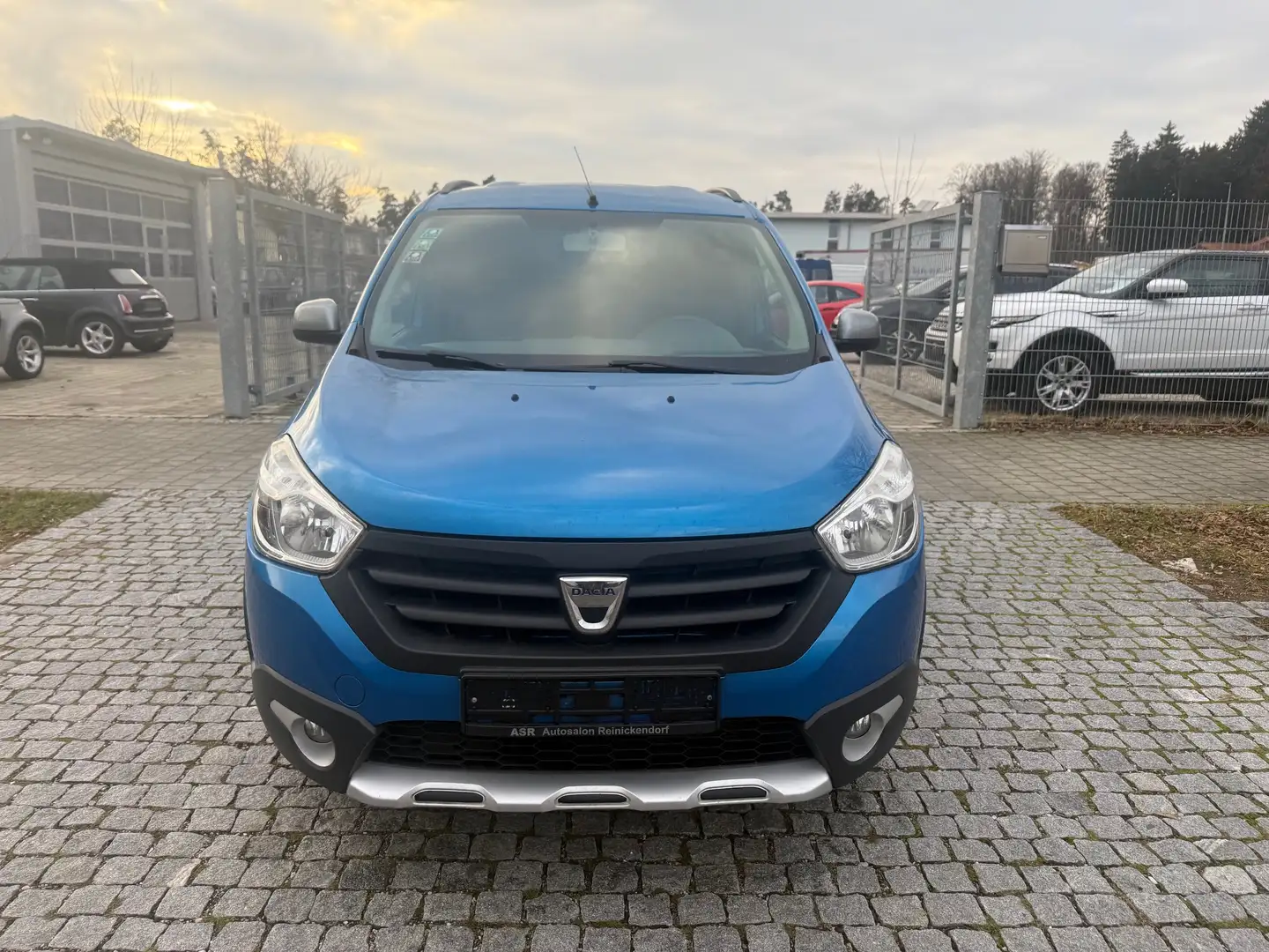 Dacia Lodgy Stepway - 7 Sitzer - Motorschaden - Azul - 2