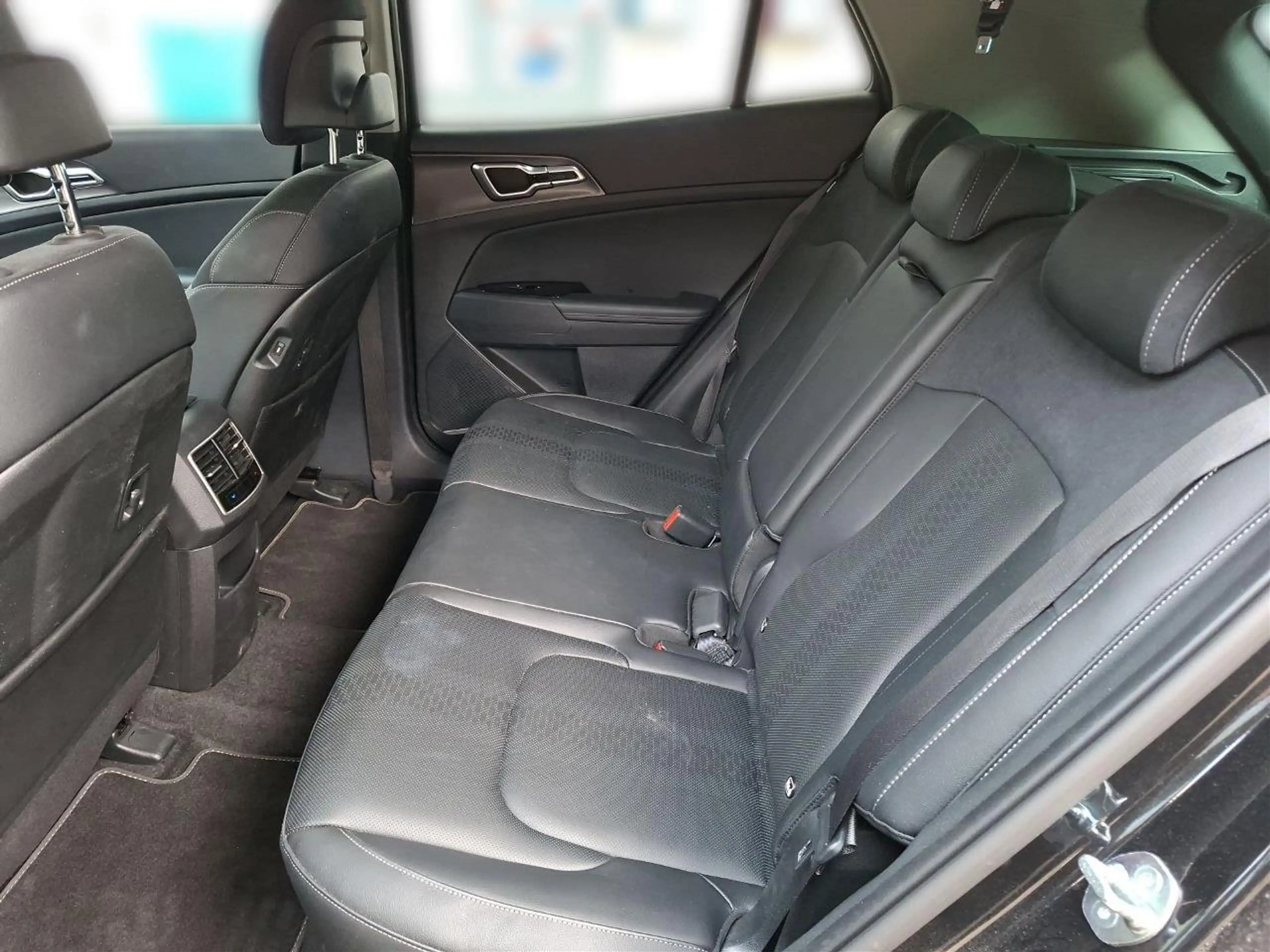 Kia Sportage 1.6 T-GDI Plug-in Hybrid Plug&Ride 4WD — photo 11