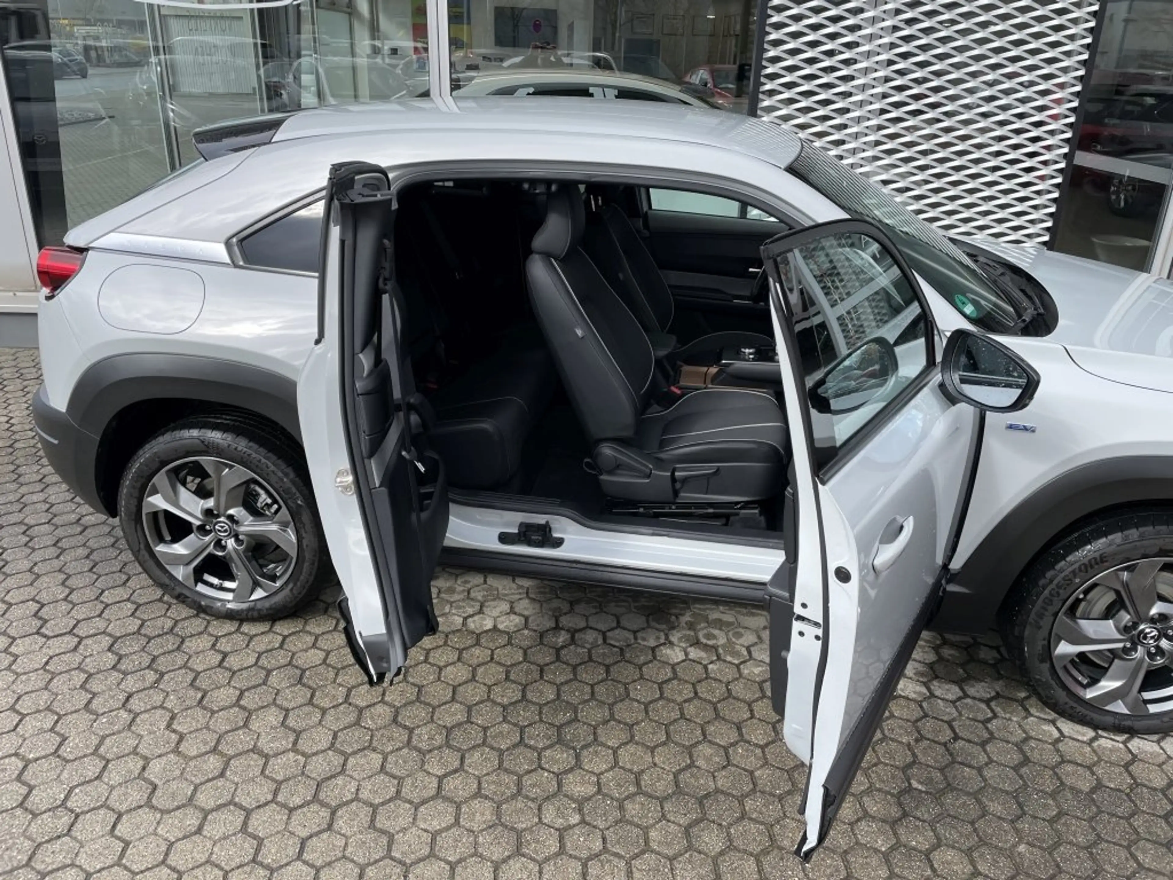 Mazda MX-30 EV Elektro Makoto Bose 360-Grad Login ACC Matrix — photo 10
