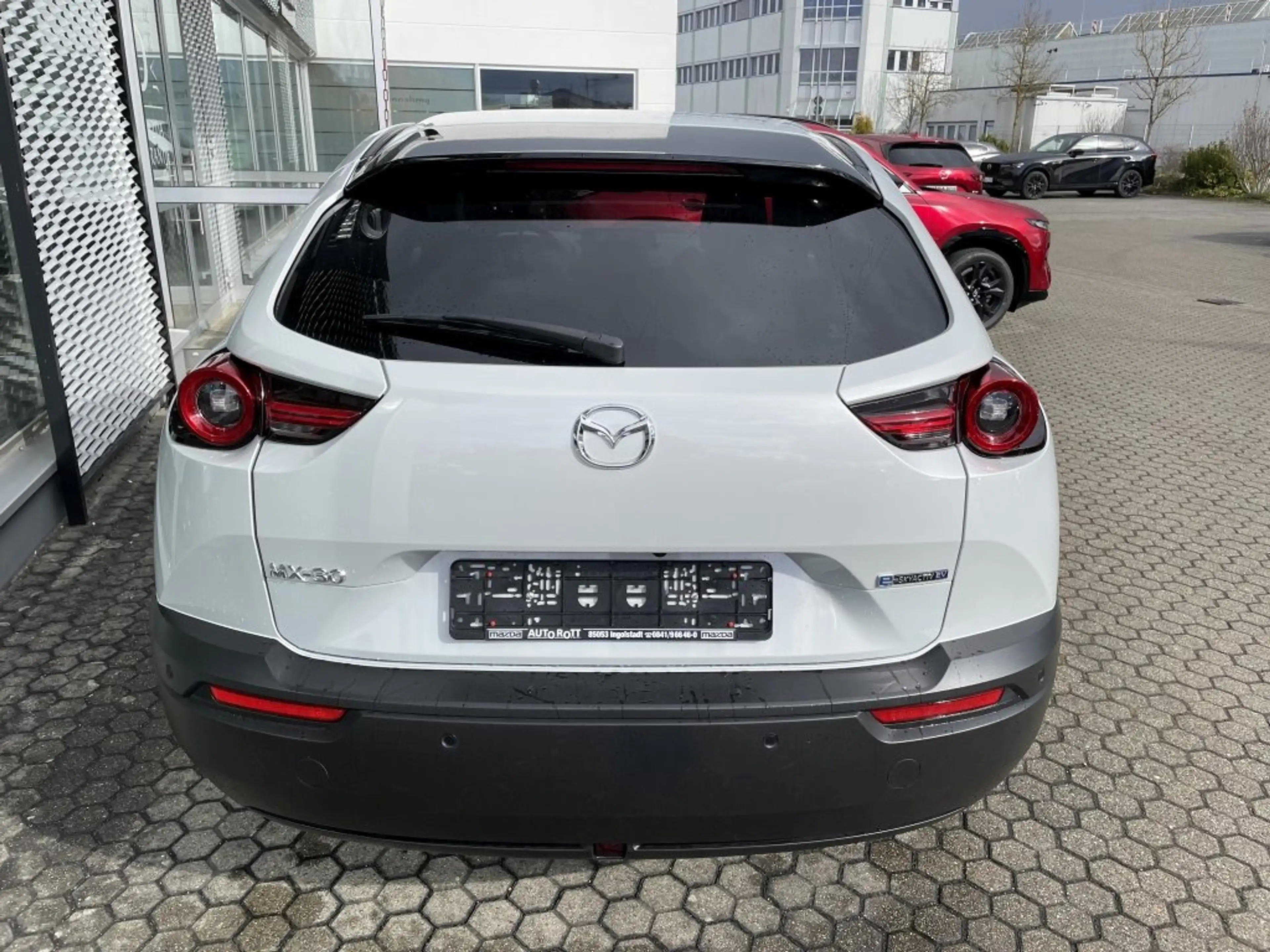 Mazda MX-30 EV Elektro Makoto Bose 360-Grad Login ACC Matrix — photo 5