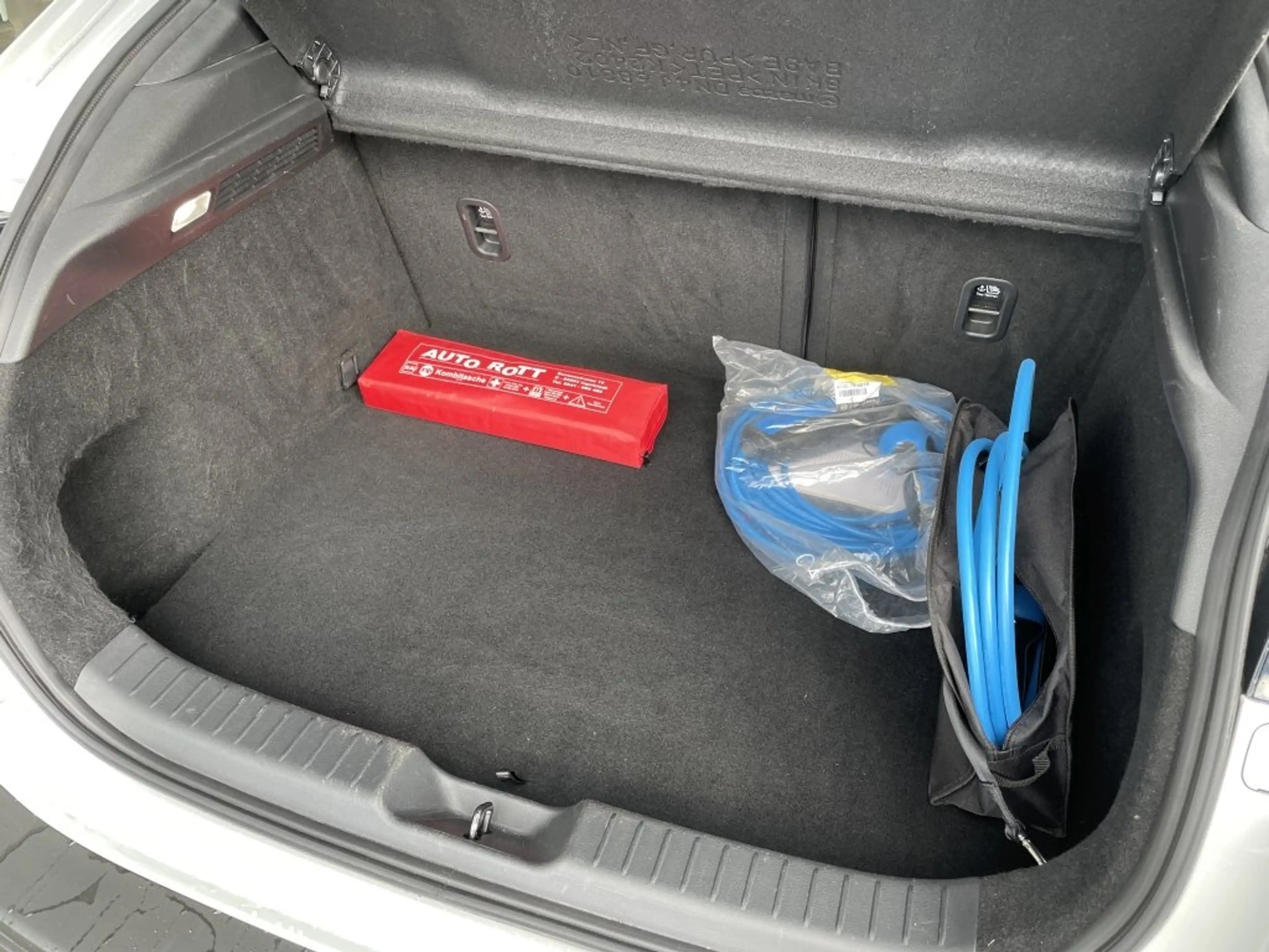 Mazda MX-30 EV Elektro Makoto Bose 360-Grad Login ACC Matrix — photo 7