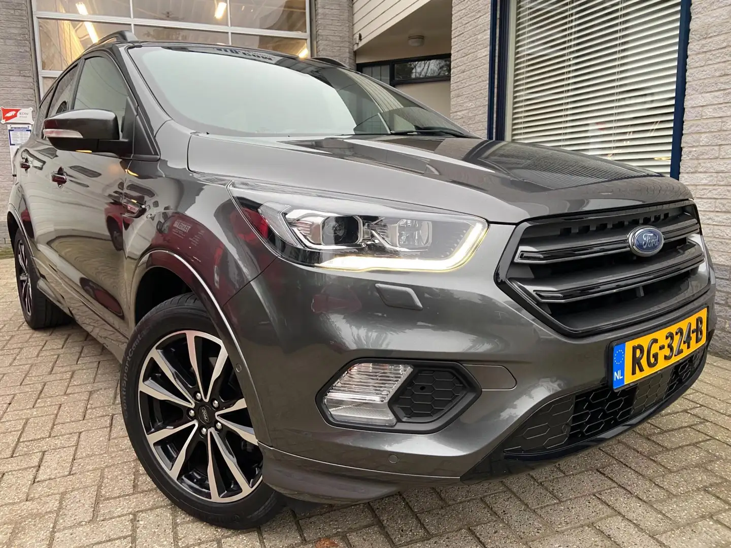 Ford Kuga 1.5 EcoBoost ST Line NL.Auto/Full Opties/Trekhaak/ Grijs - 2