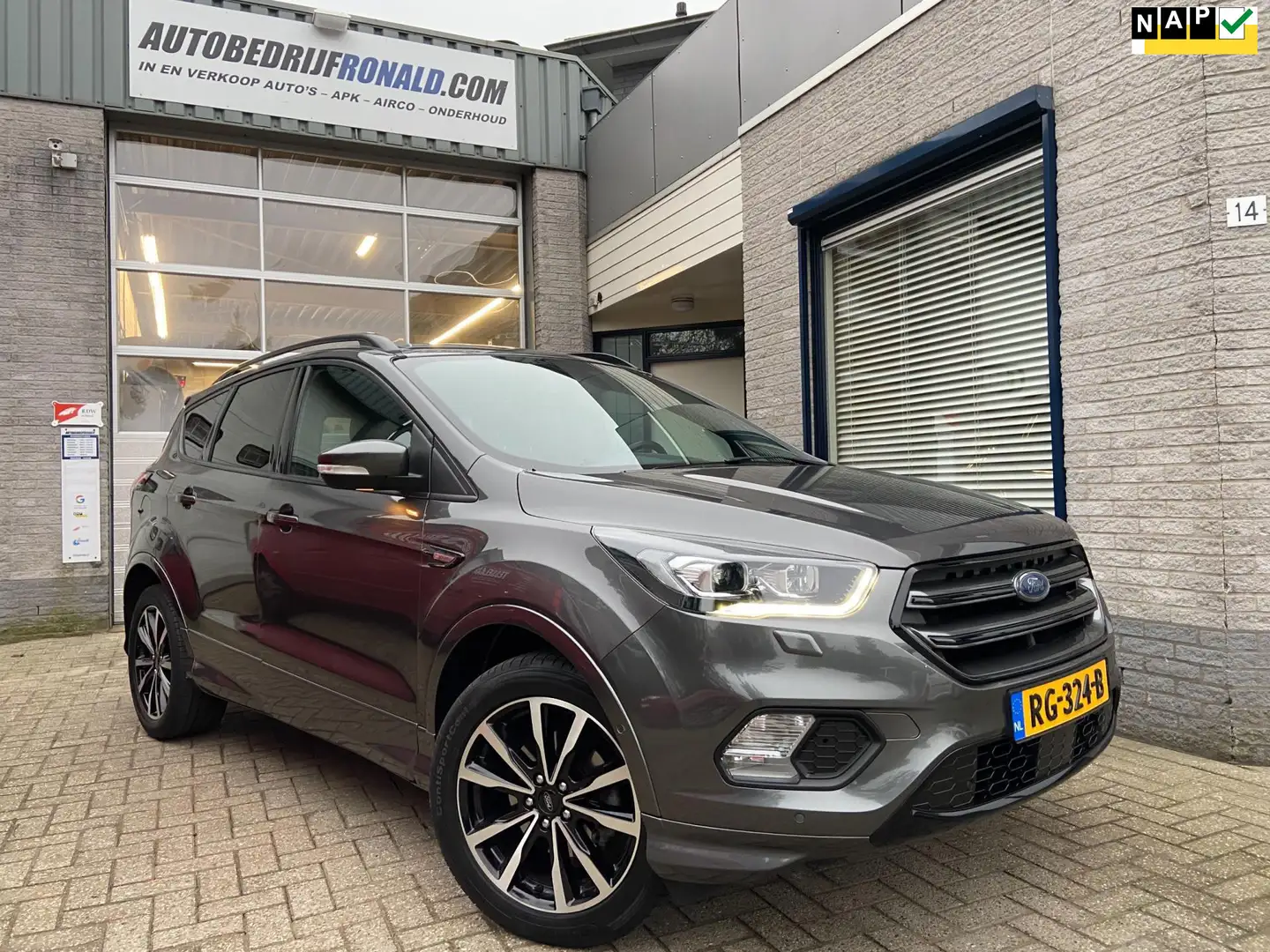 Ford Kuga 1.5 EcoBoost ST Line NL.Auto/Full Opties/Trekhaak/ Grijs - 1