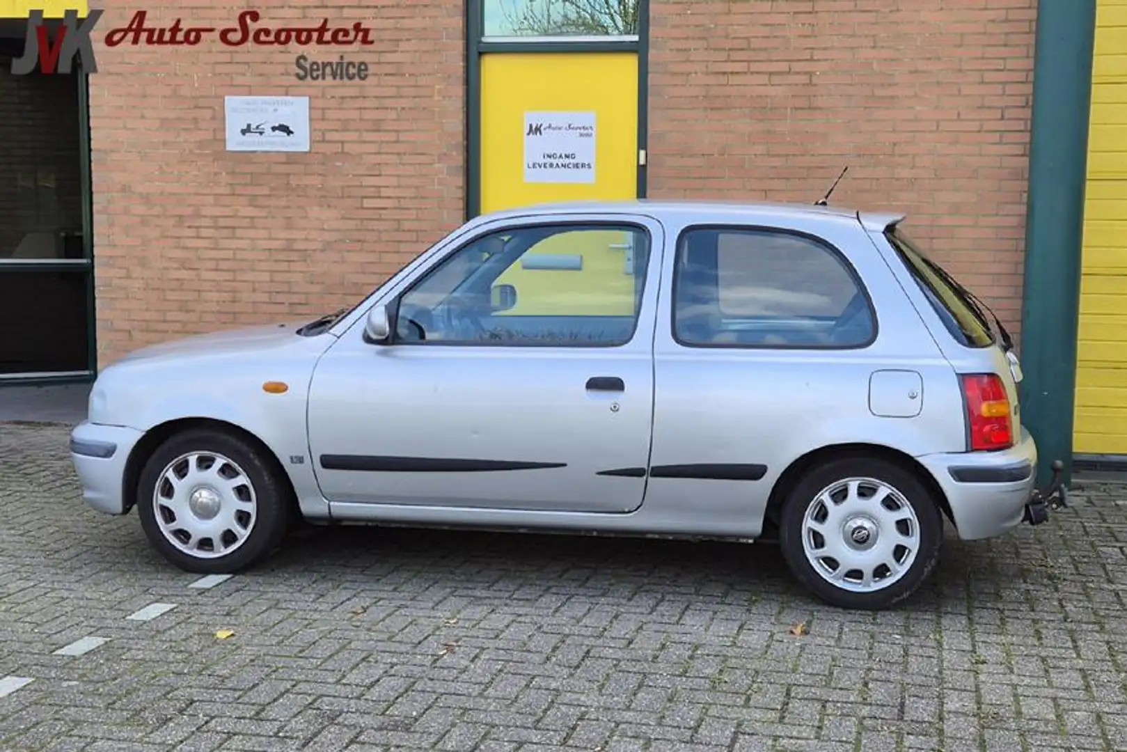 Nissan Micra 1.3 GX Grijs - 2