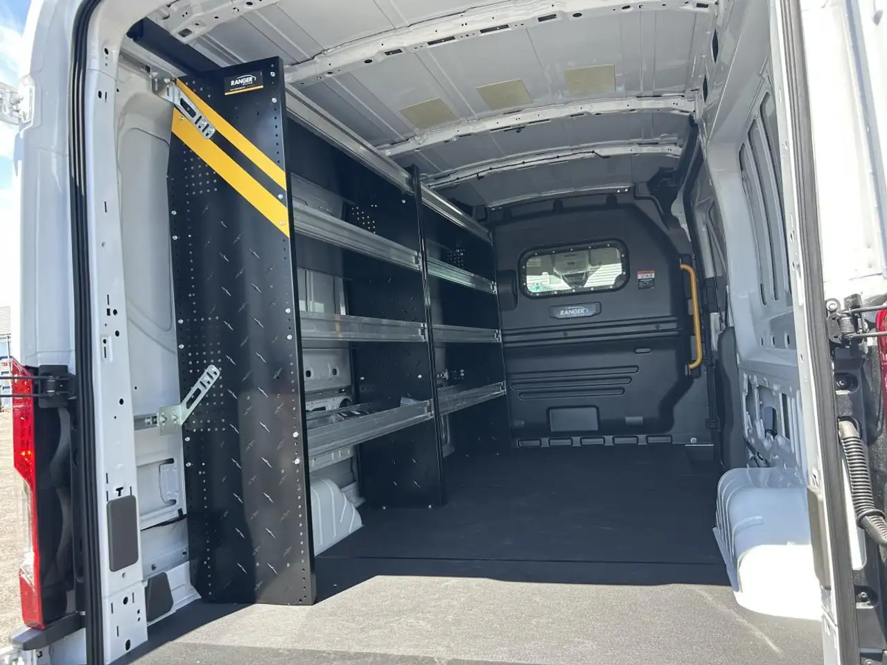 Ford Transit Cargo Van снимка Ford Transit Cargo Van