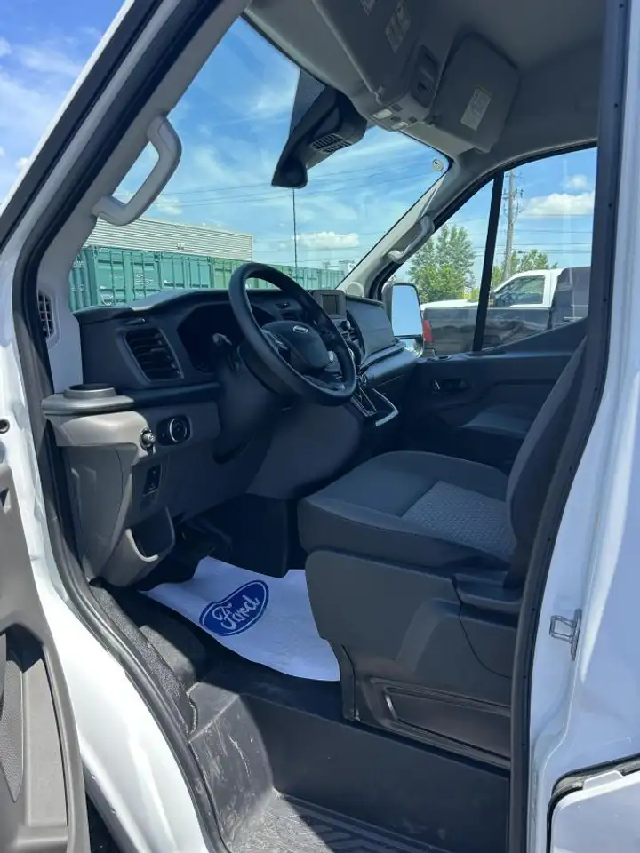 Ford Transit Cargo Van снимка Ford Transit Cargo Van