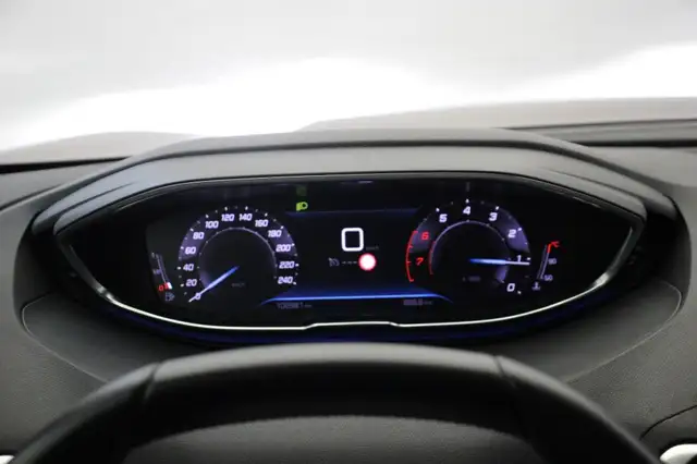 Peugeot 5008 view 5