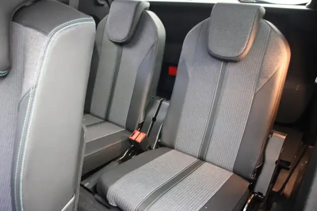 Peugeot 5008 view 11
