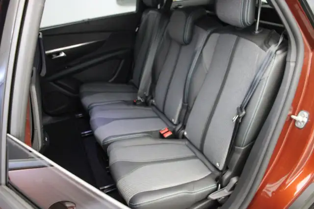Peugeot 5008 view 10