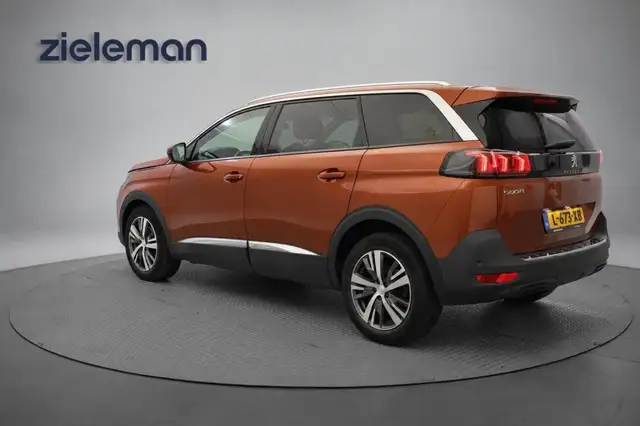 Peugeot 5008 view 3