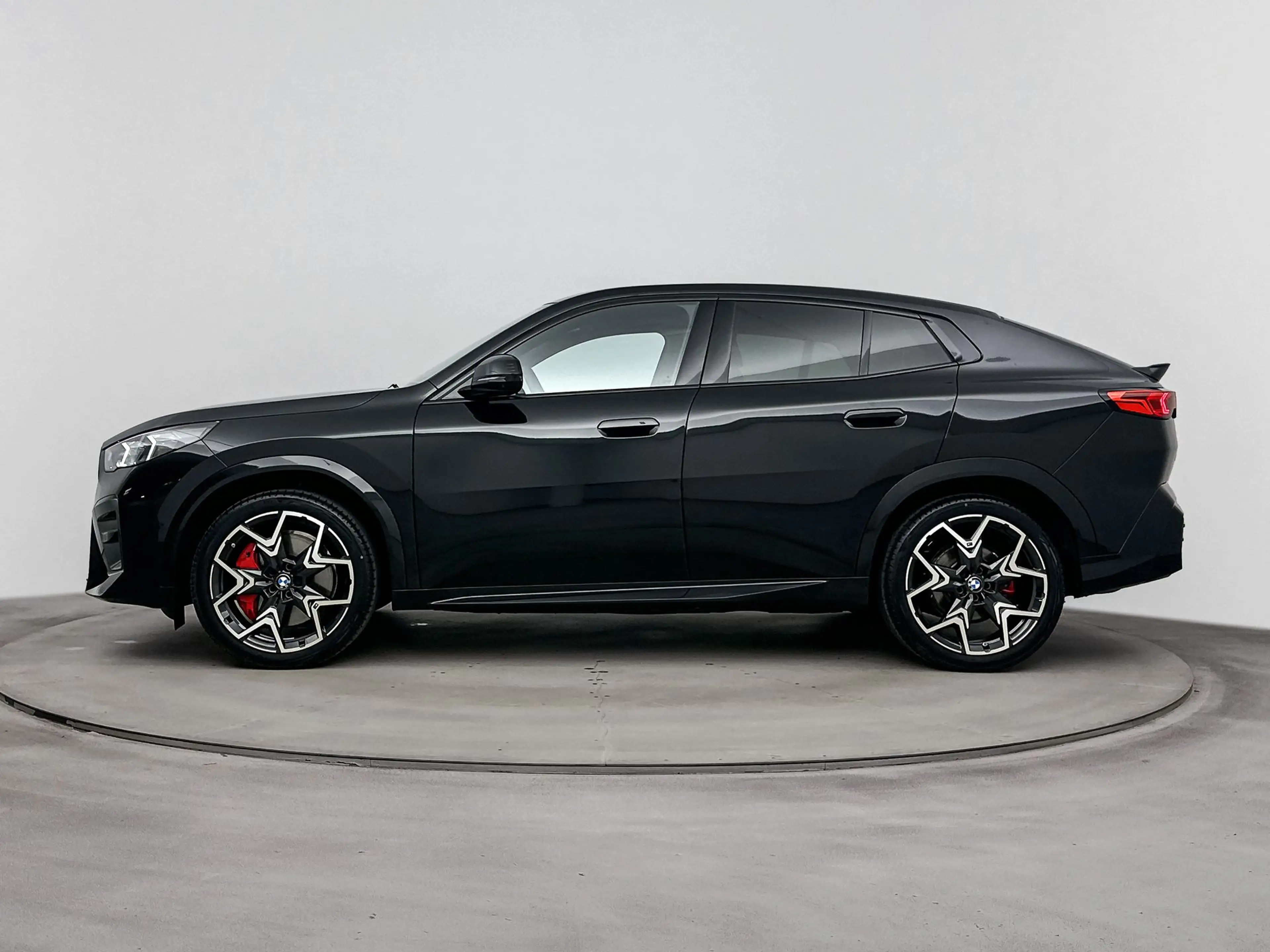 BMW iX2 eDrive20 M Sport / Panoramadak / Sportstoelen / Ad — photo 2