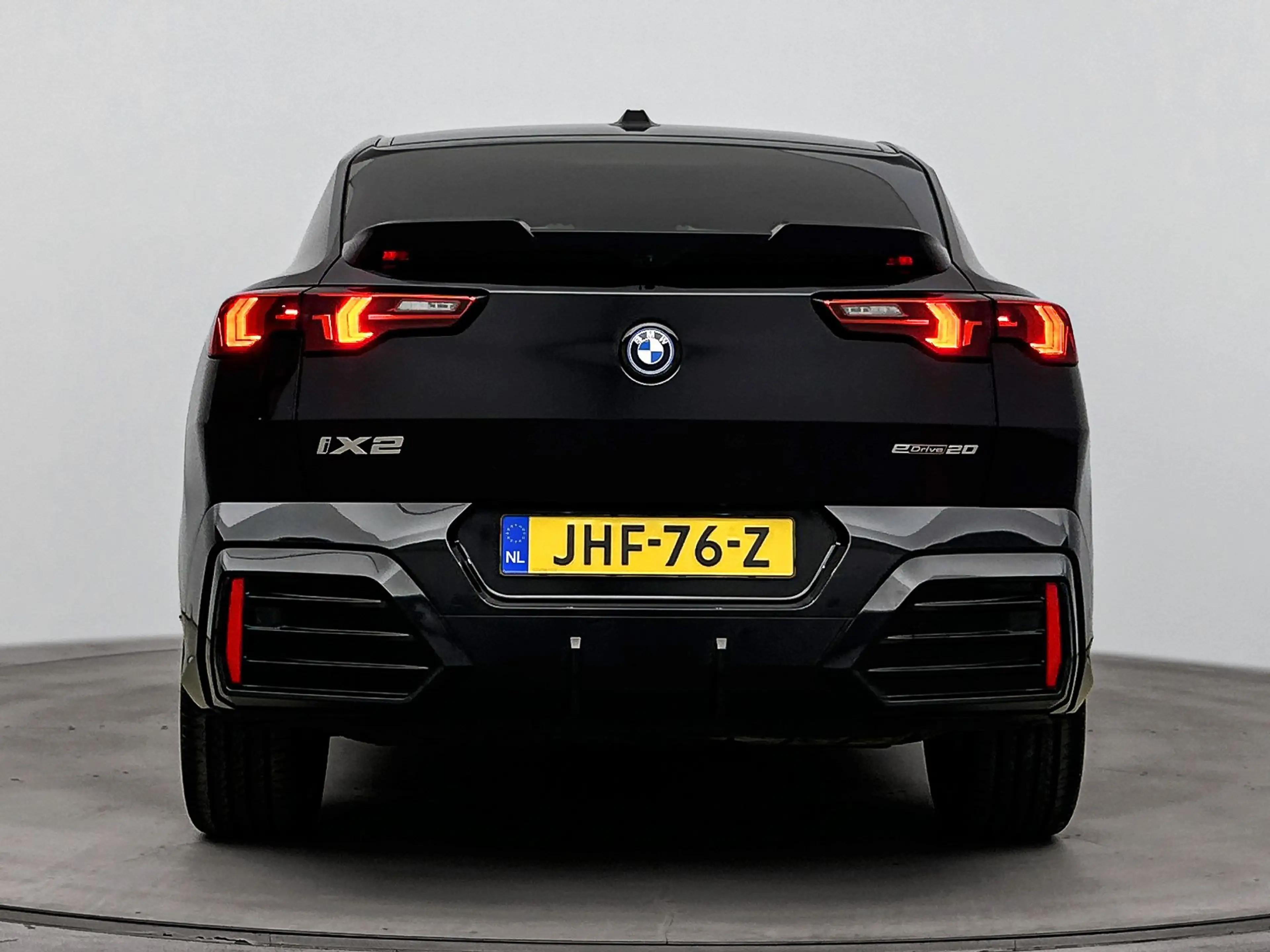 BMW iX2 eDrive20 M Sport / Panoramadak / Sportstoelen / Ad — photo 3