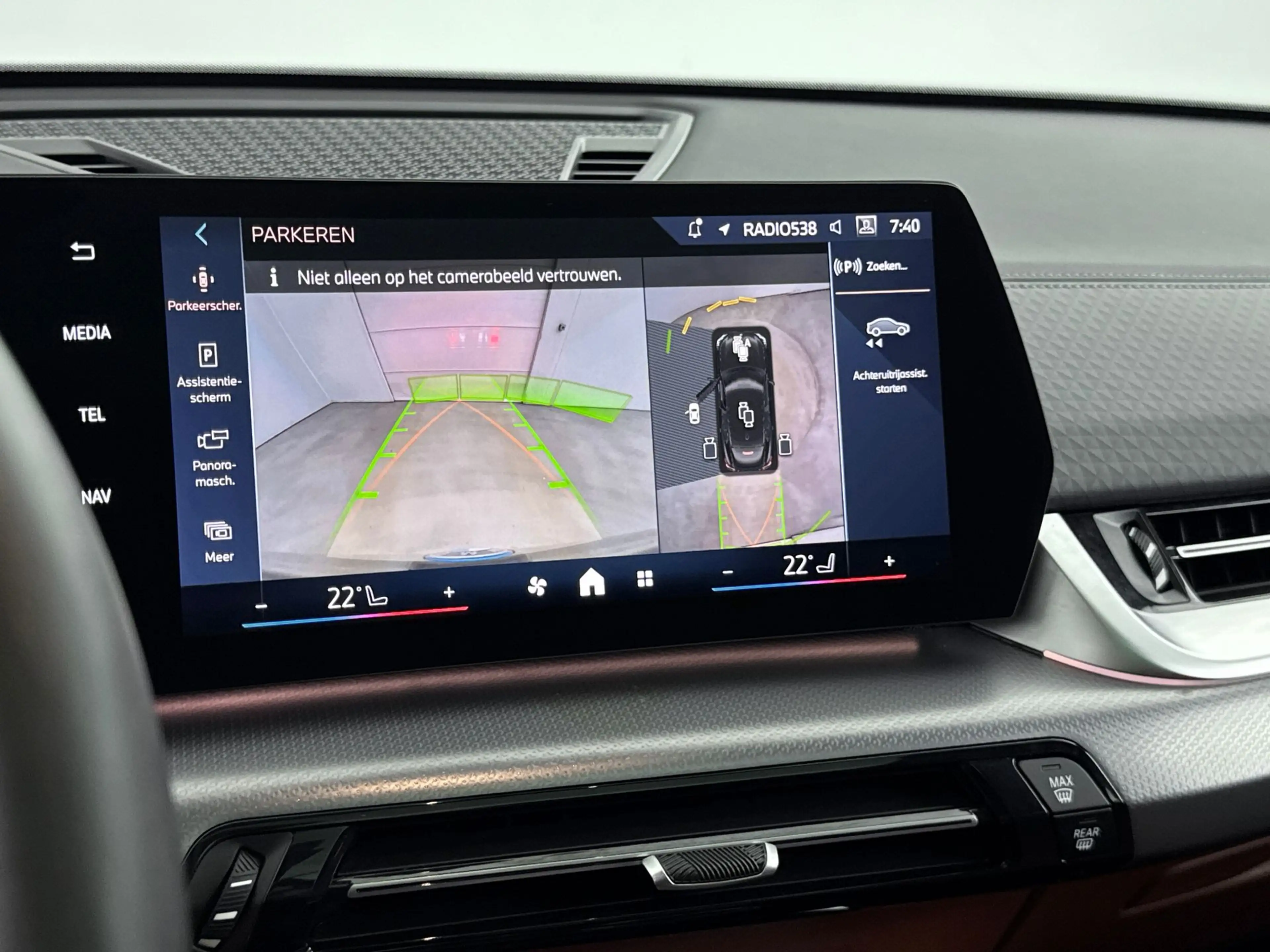 BMW iX2 eDrive20 M Sport / Panoramadak / Sportstoelen / Ad — photo 10