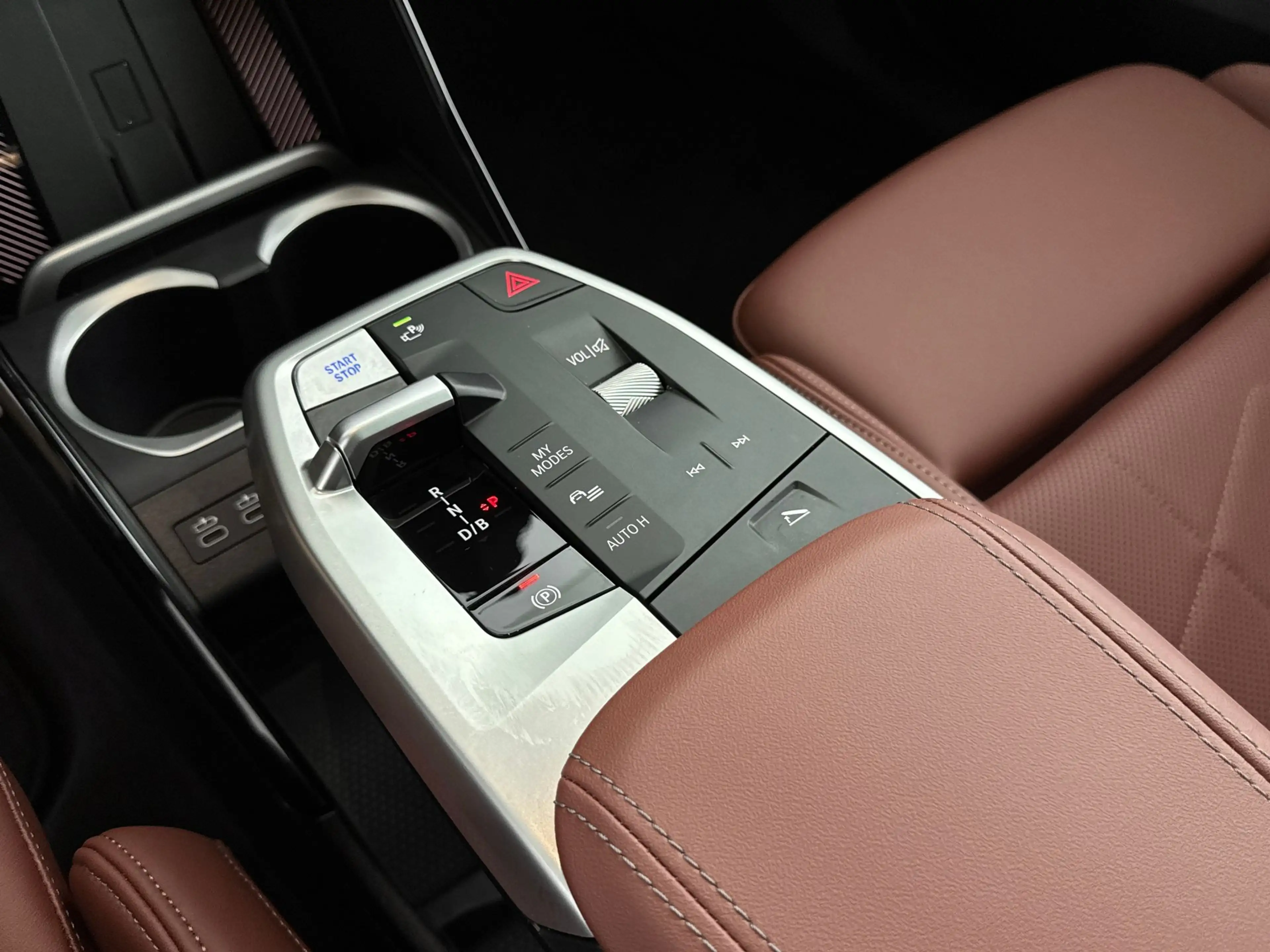 BMW iX2 eDrive20 M Sport / Panoramadak / Sportstoelen / Ad — photo 13