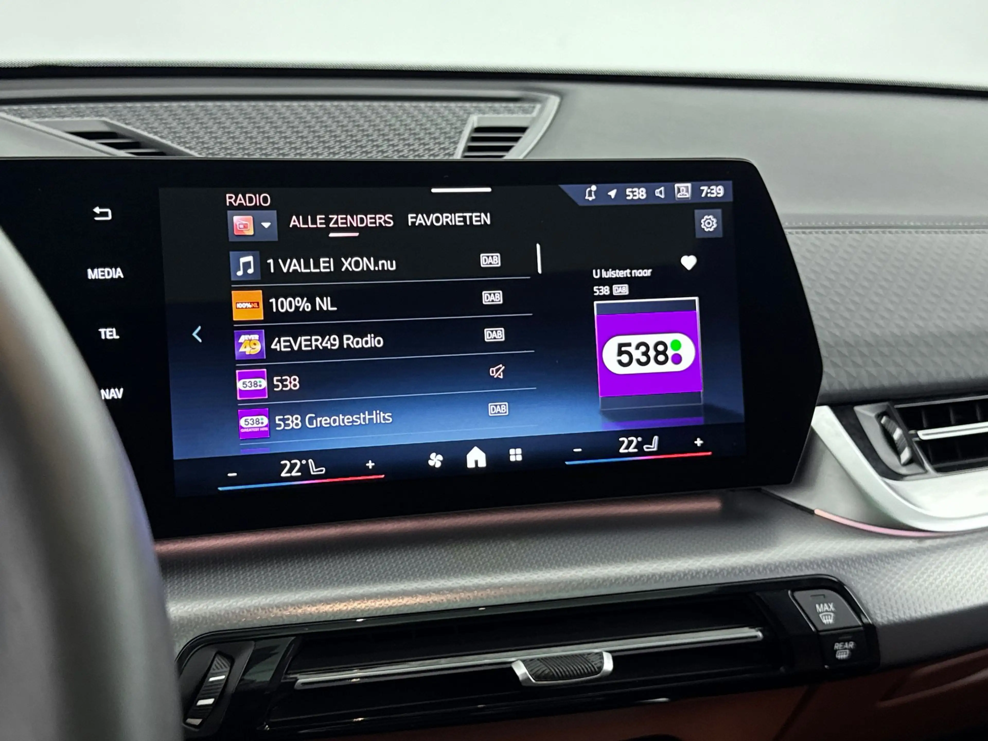 BMW iX2 eDrive20 M Sport / Panoramadak / Sportstoelen / Ad — photo 7