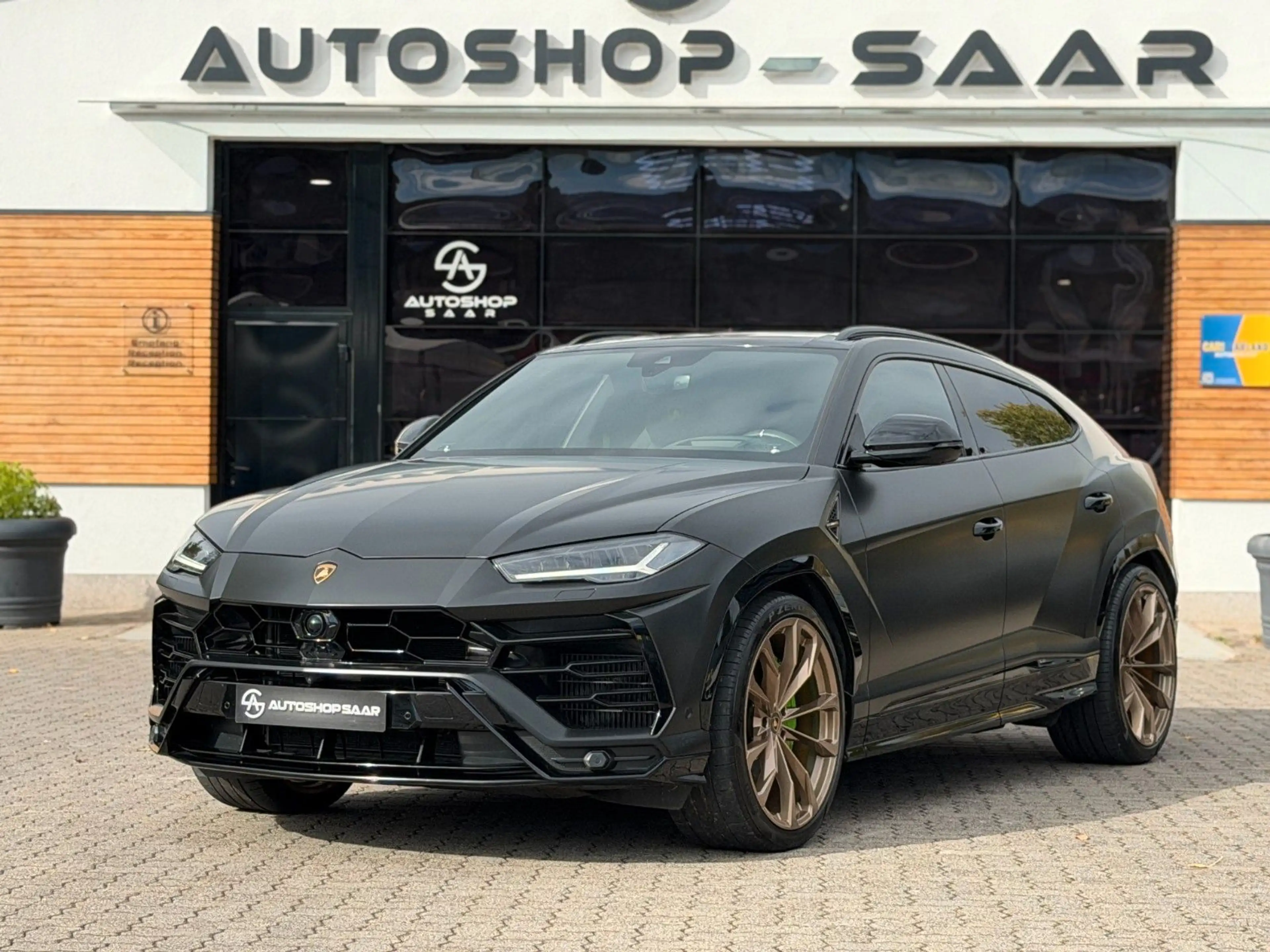 Lamborghini Urus 4.0 V8 Autom. MwSt/23-Zoll/B&O/360°/PANO — photo 3
