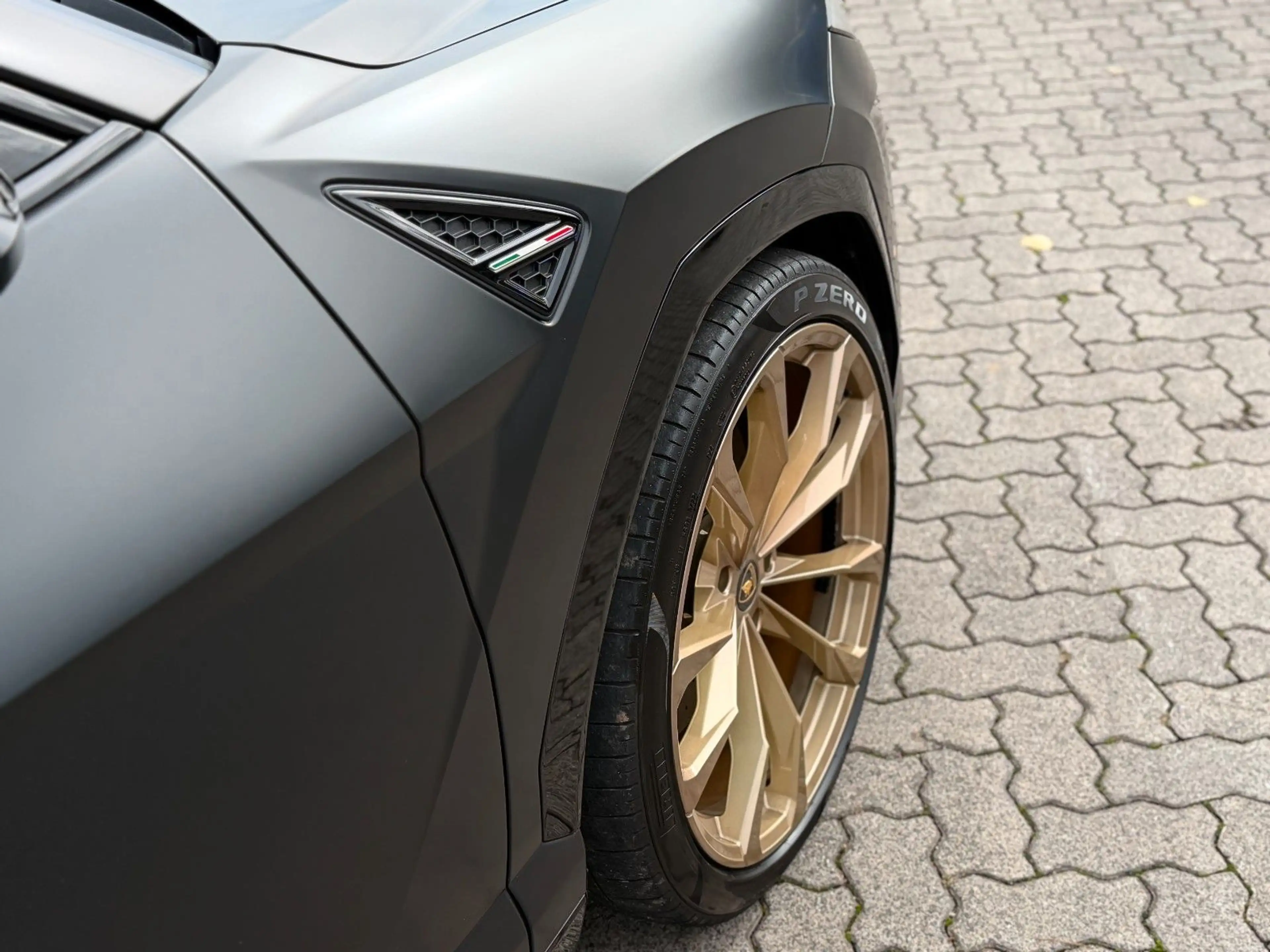 Lamborghini Urus 4.0 V8 Autom. MwSt/23-Zoll/B&O/360°/PANO — photo 12