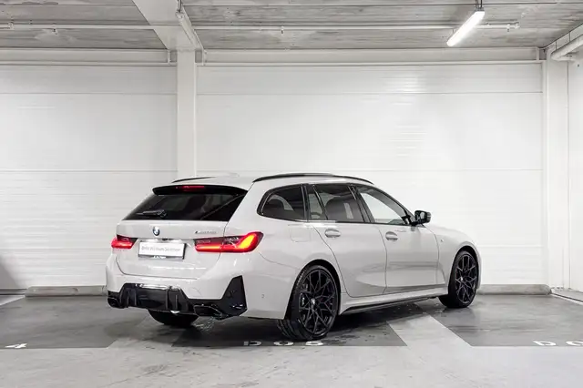 BMW 3 Series view 6